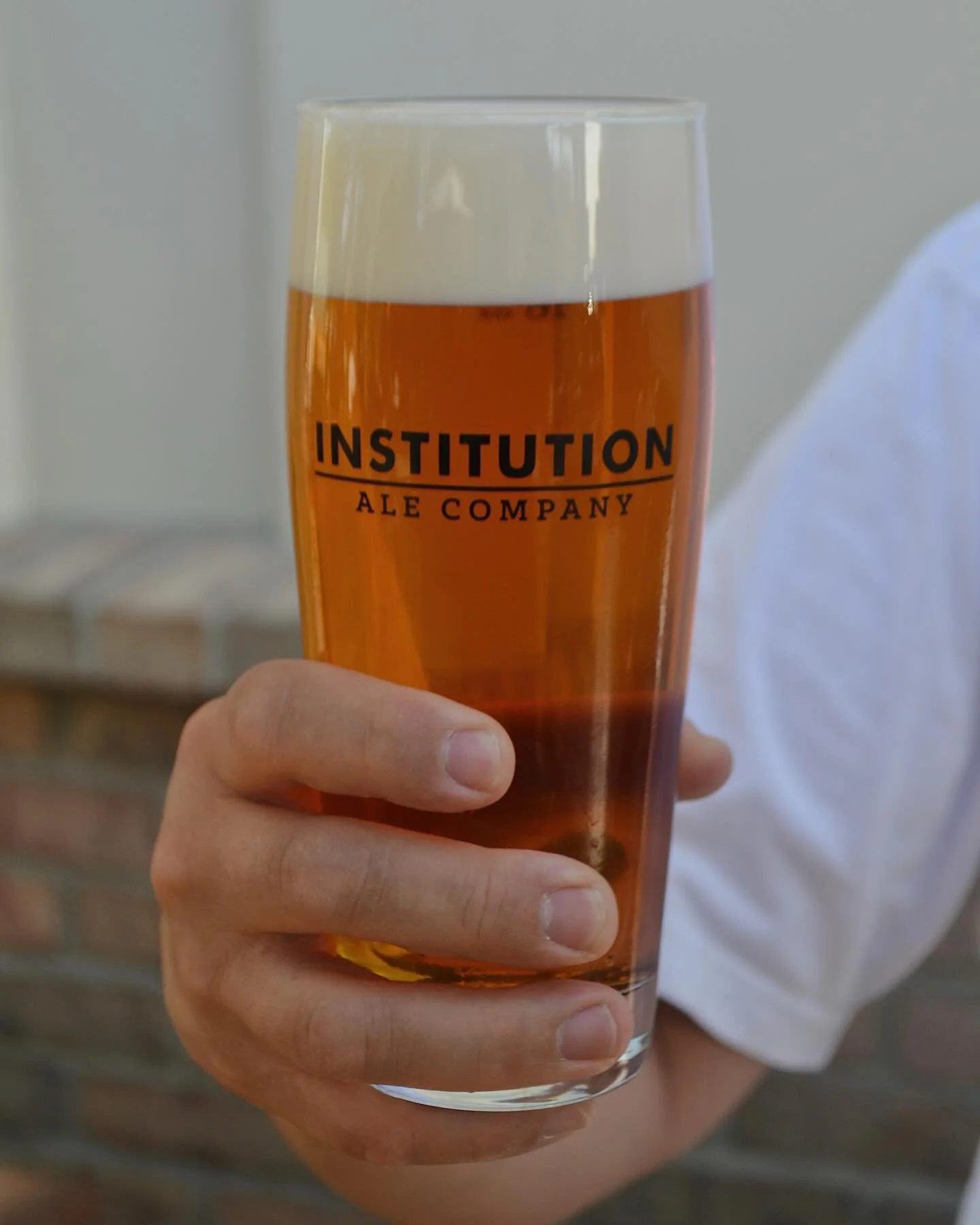 Now pouring in SB: Dissonance + Thai Chili White Walls 🍺Which one are you choosing? Creamy &amp; decadent or Citrusy &amp; Spicy? 
Loter&iacute;a starts at 7pm, so grab a pint and have some fun!

#InstitutionAleCoSb #StateStreet