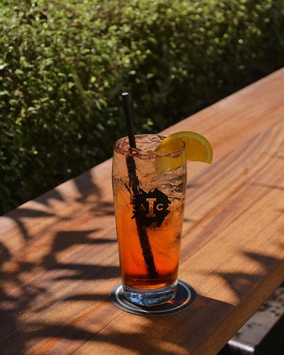 Kick off the weekend with a refreshing spritz and live music in the Beer Garden with rickberthod in the Beer Garden from 2-4pm 🍹☀️🎶

#InstitutionAleCoSb #StateStreet