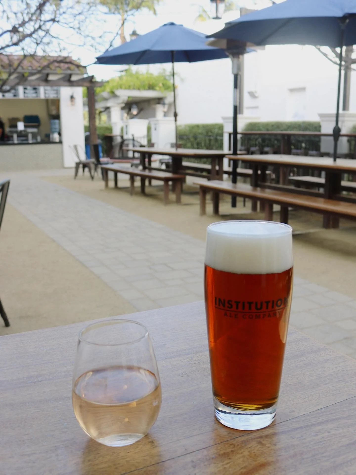 Hump Day deserves a drink. Happy Hour starts now: $1.50 off pints, $2 off wine &amp; spritz from 3-6pm!🍺🍷🍹

#InstitutionAleCoSb #StateStreet