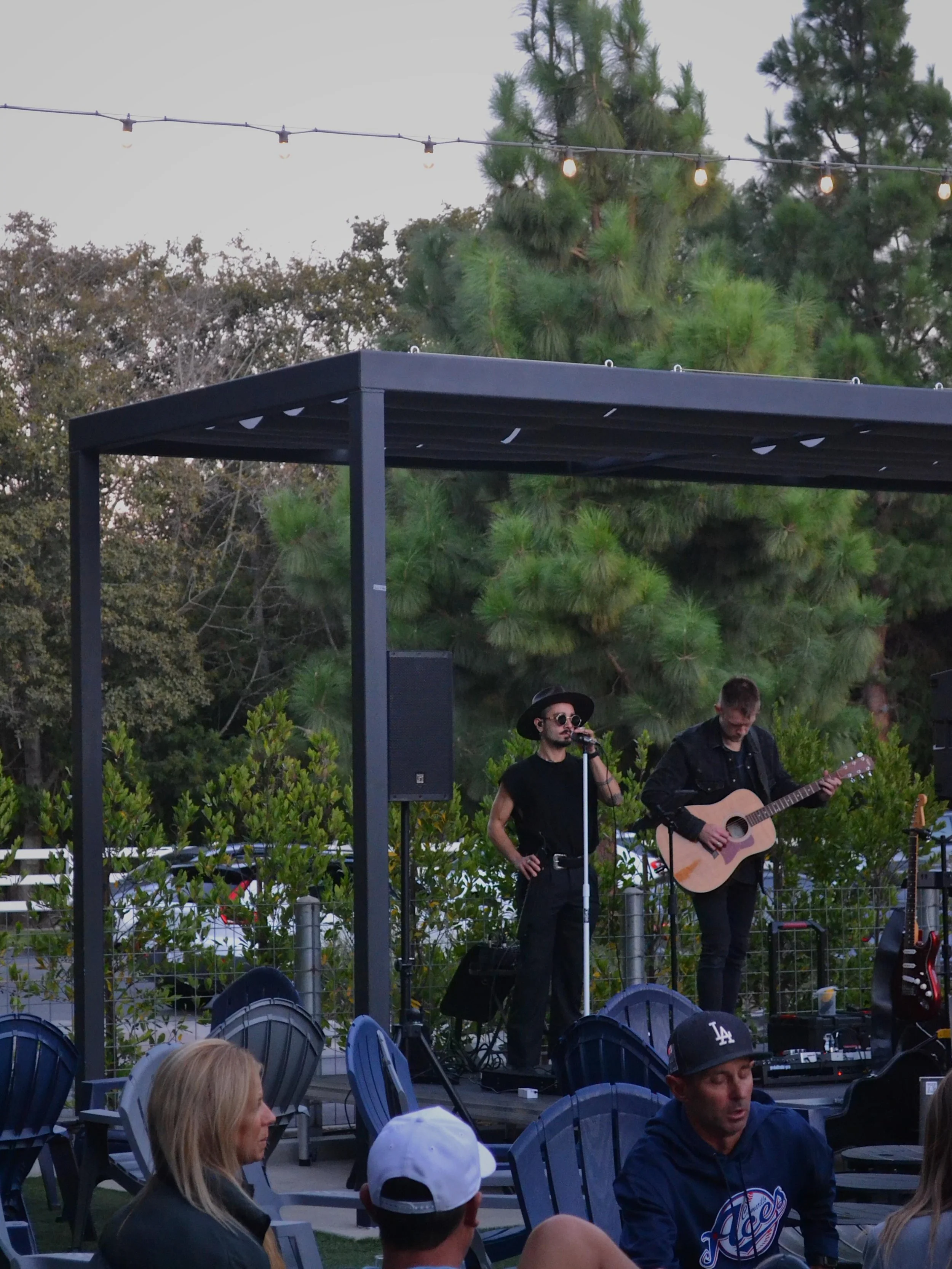 Enjoy live music in the Beer Garden from 6-8pm tonight with @illunismusic 🎶🍻

#InstitutionAleCo