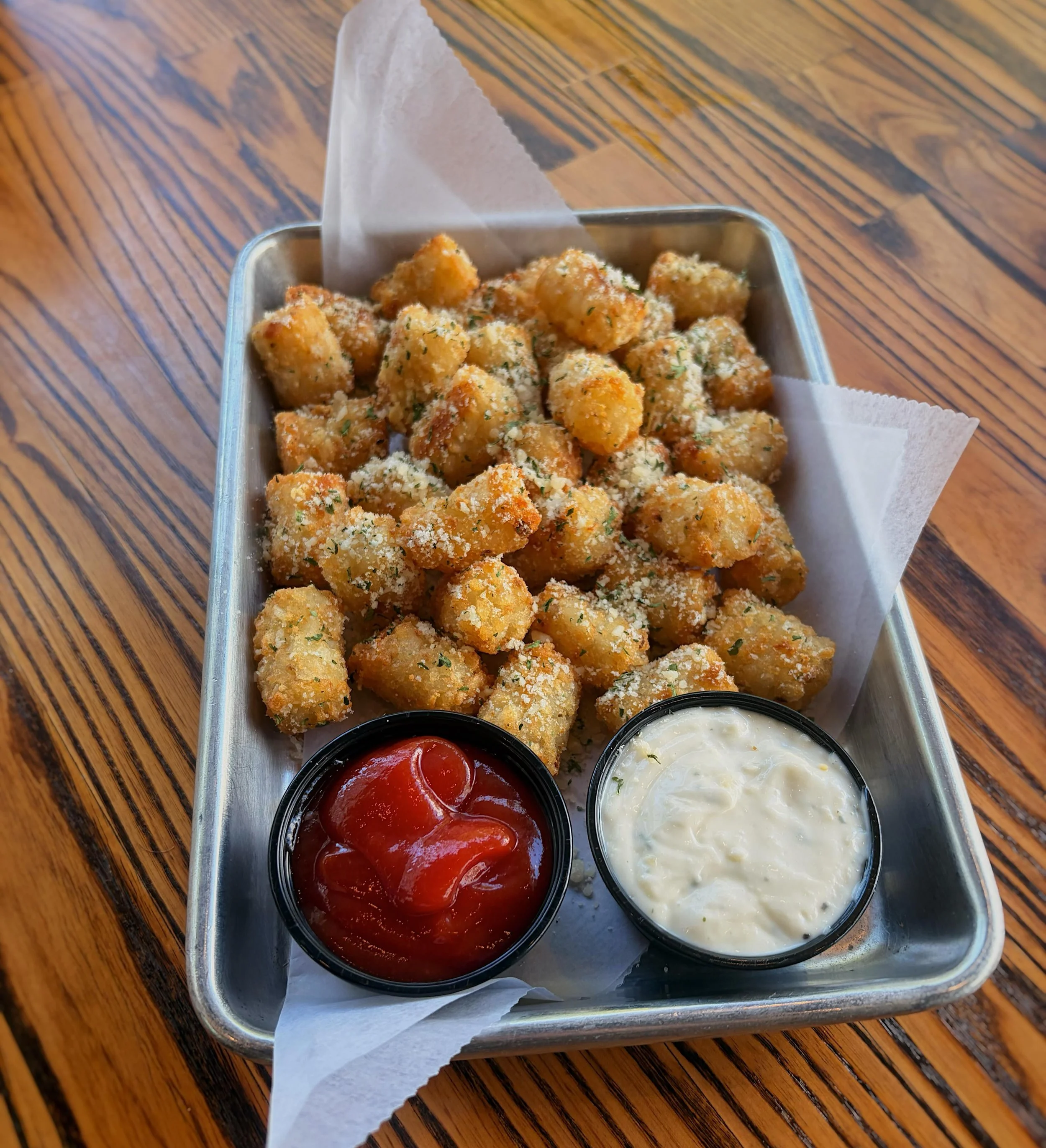 Big news, SB&hellip; the tots are back. 🙌
Crispy tater tots tossed in truffle oil, Parmesan, and parsley, served with ketchup and garlic aioli for dipping. Available now at our Santa Barbara location only. 

#InstitutionAleCoSb