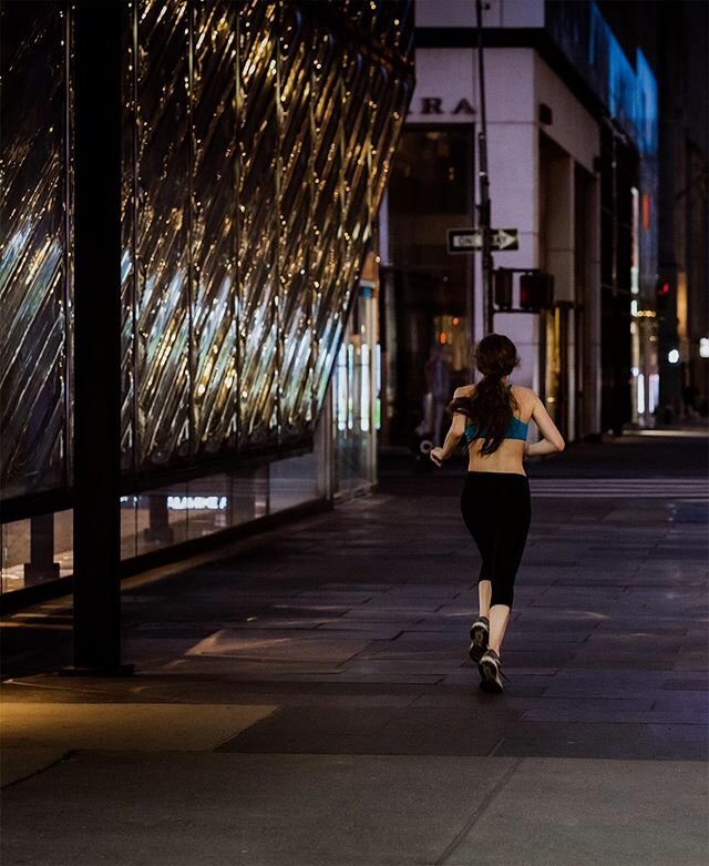 LONE 5TH AVENUE JOGGER. &copy;2020 Vytenis Jankunas. 
Follow @teniskunas
@luciefoundation #luciecovidphotos #IPAStayAtHome #lifeframer #covidstoriesnyc .
.
.
.
#vytenisjankunas #newyorkartist #lensculture #artnow #artnews #frieze #contemporaryart #di