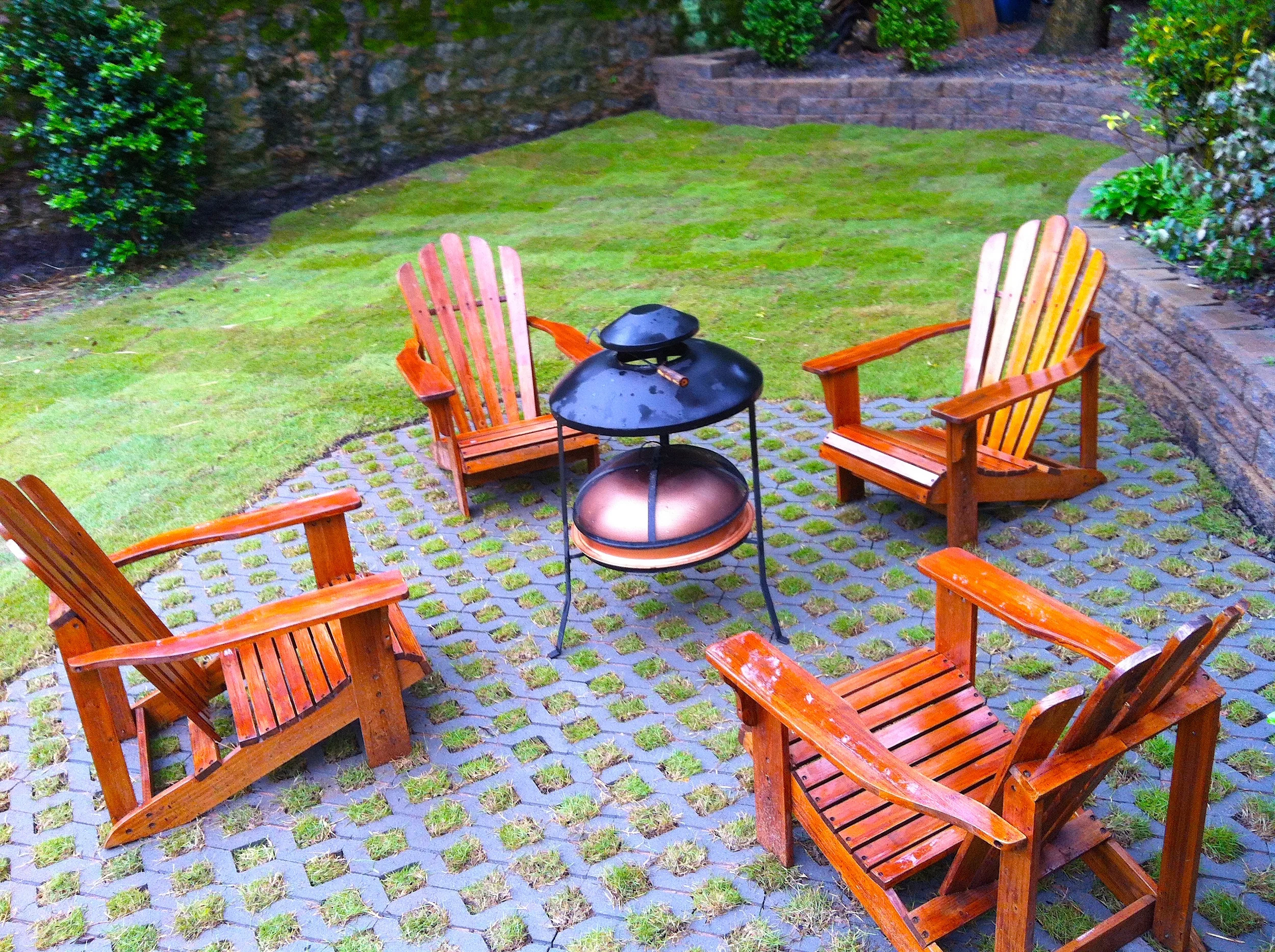 Grass Stone Paver Patio with Allen Block Wall & Sod.JPG
