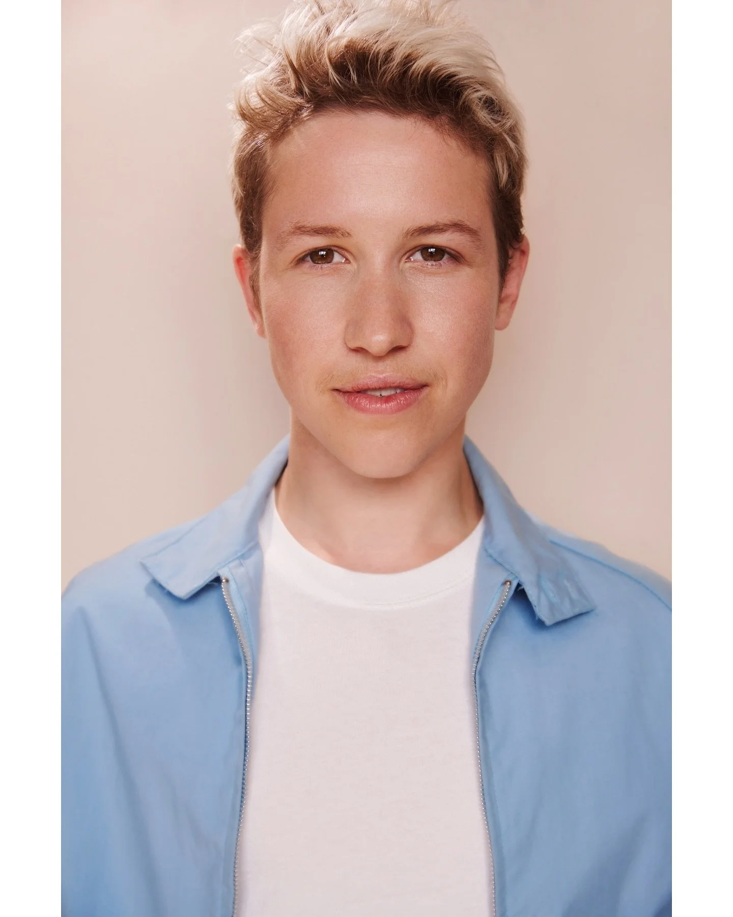 HEADSHOTS! with the one, the only, @themichaelkushner ✨ Michael and Sarah, I cannot thank you enough!

Photographer: @themichaelkushner 
MUA: @sarahhamaty