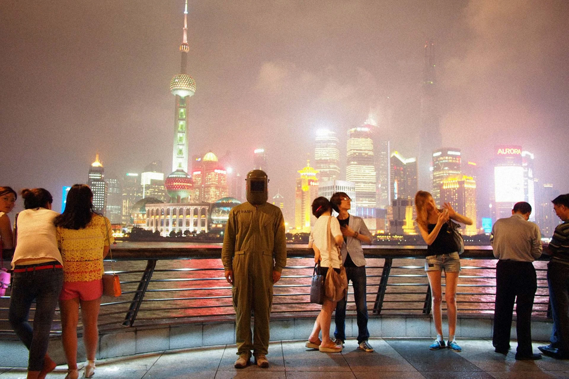 guy_crash_shanghai_1.jpg