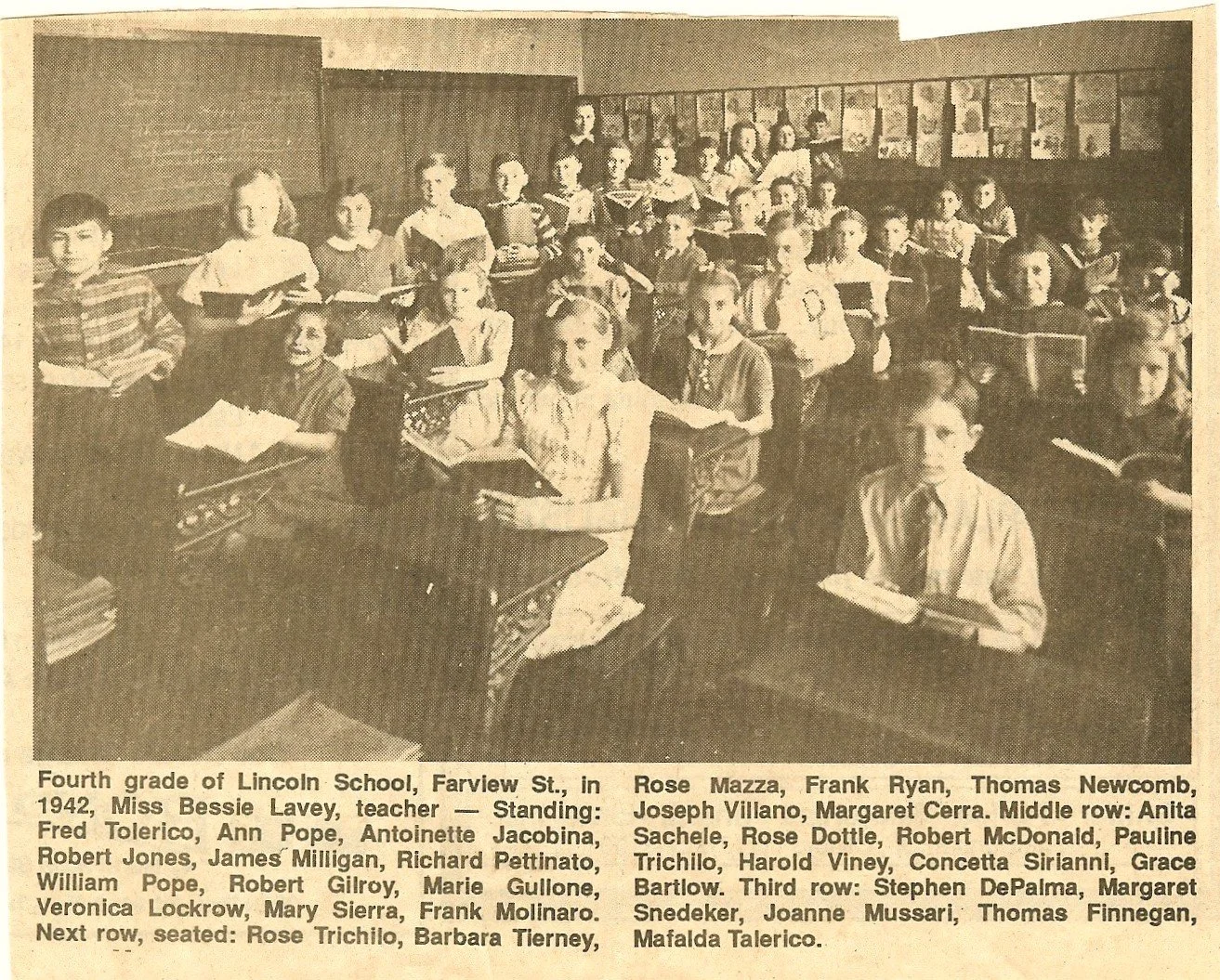 Fourth Grade class, Miss Bessie Lavey, teacher, Lincoln School, Farview Street, Carbondale, Pa 1942