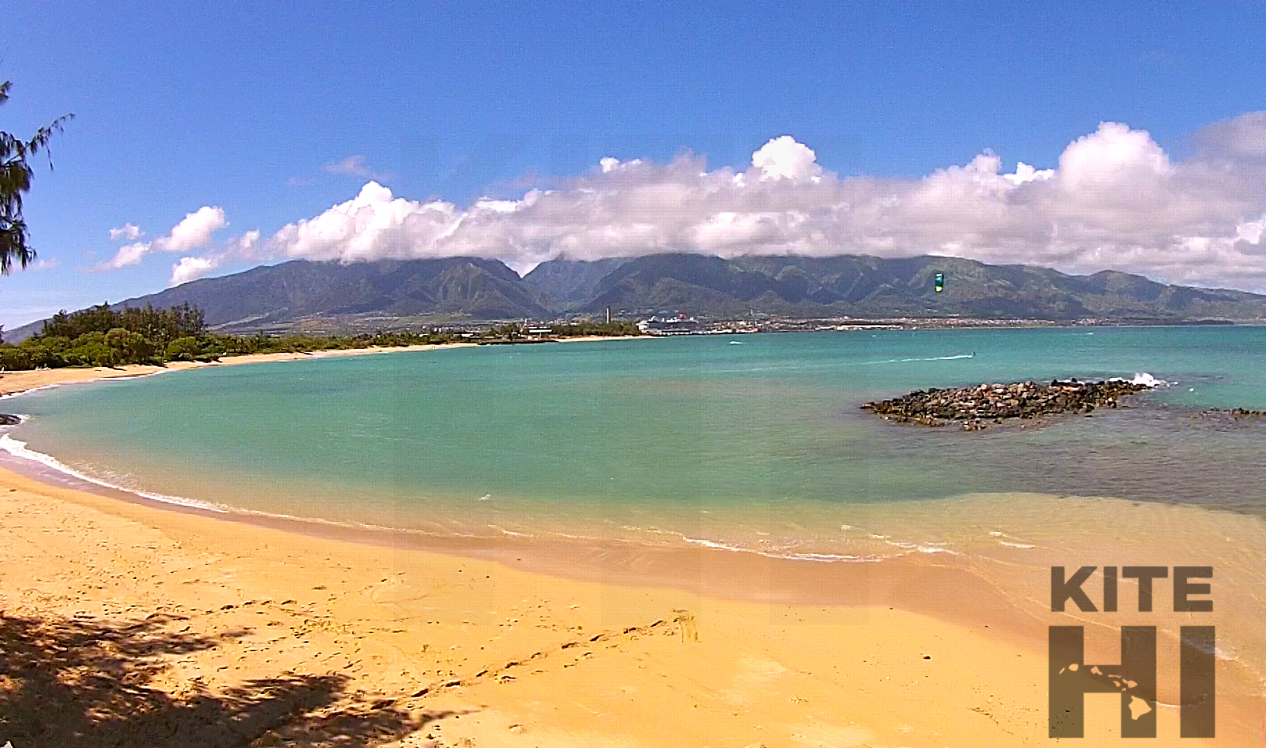 Pro beach kite beach kaa point maui hawaii.jpg