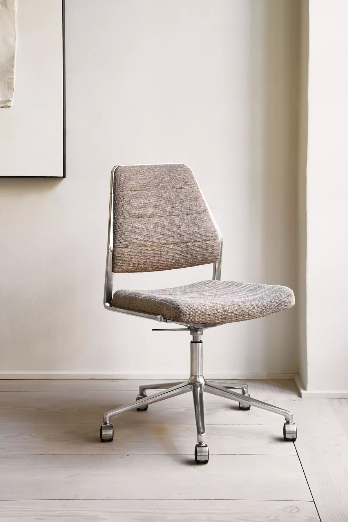 vipp454plus-swivel-alu-gliders-tenzo-textile-01.jpg.webp