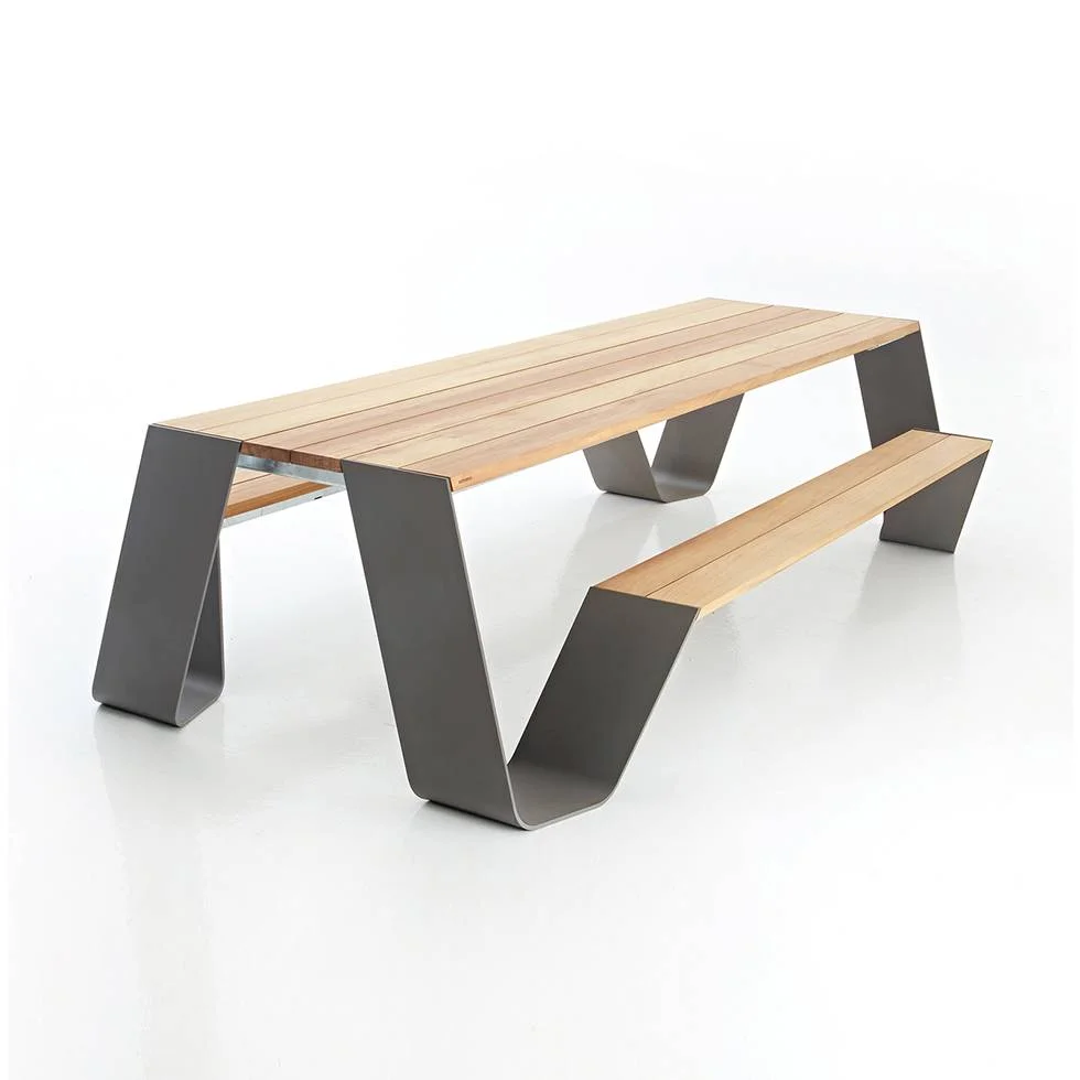 extremis-hopper-picnic.jpg