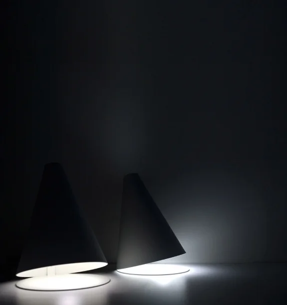 palpebra-table-lamp-davide-groppi.jpg