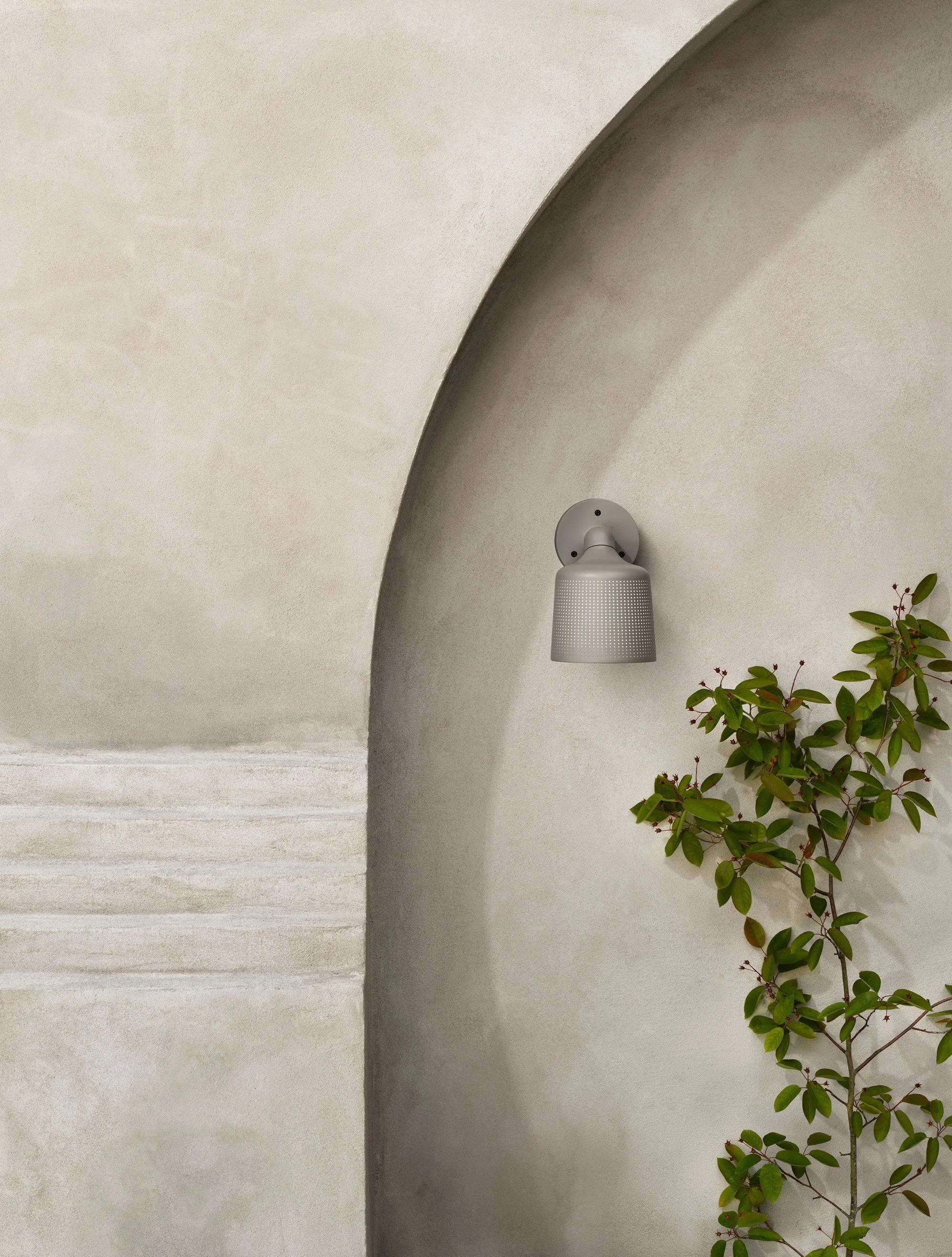 Vipp551_outdoor-wall-spot-grey-lifestyle02-low.jpg