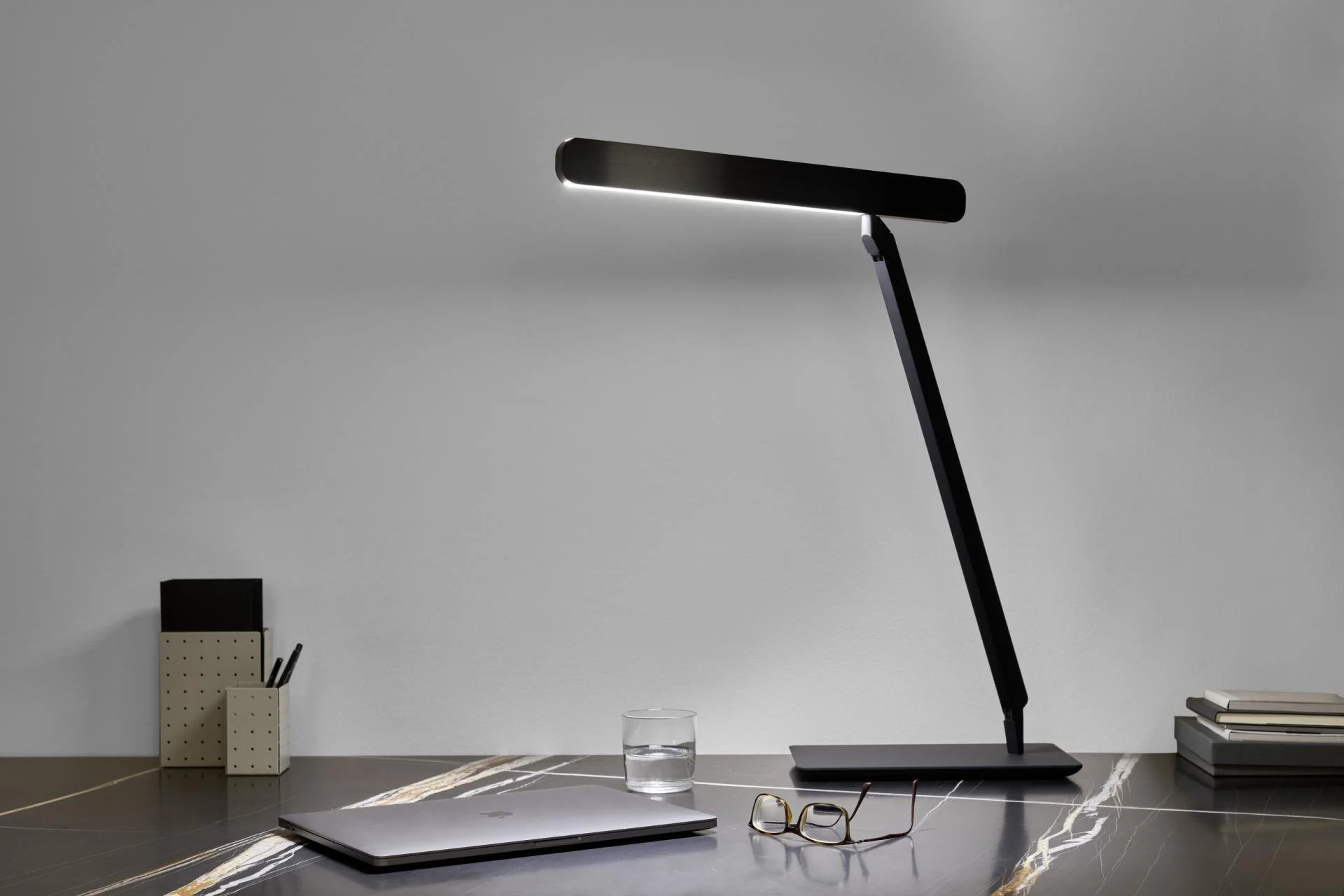 NOWOŚĆ Lampa biurkowa Mito Taglio tavolo , Occhio