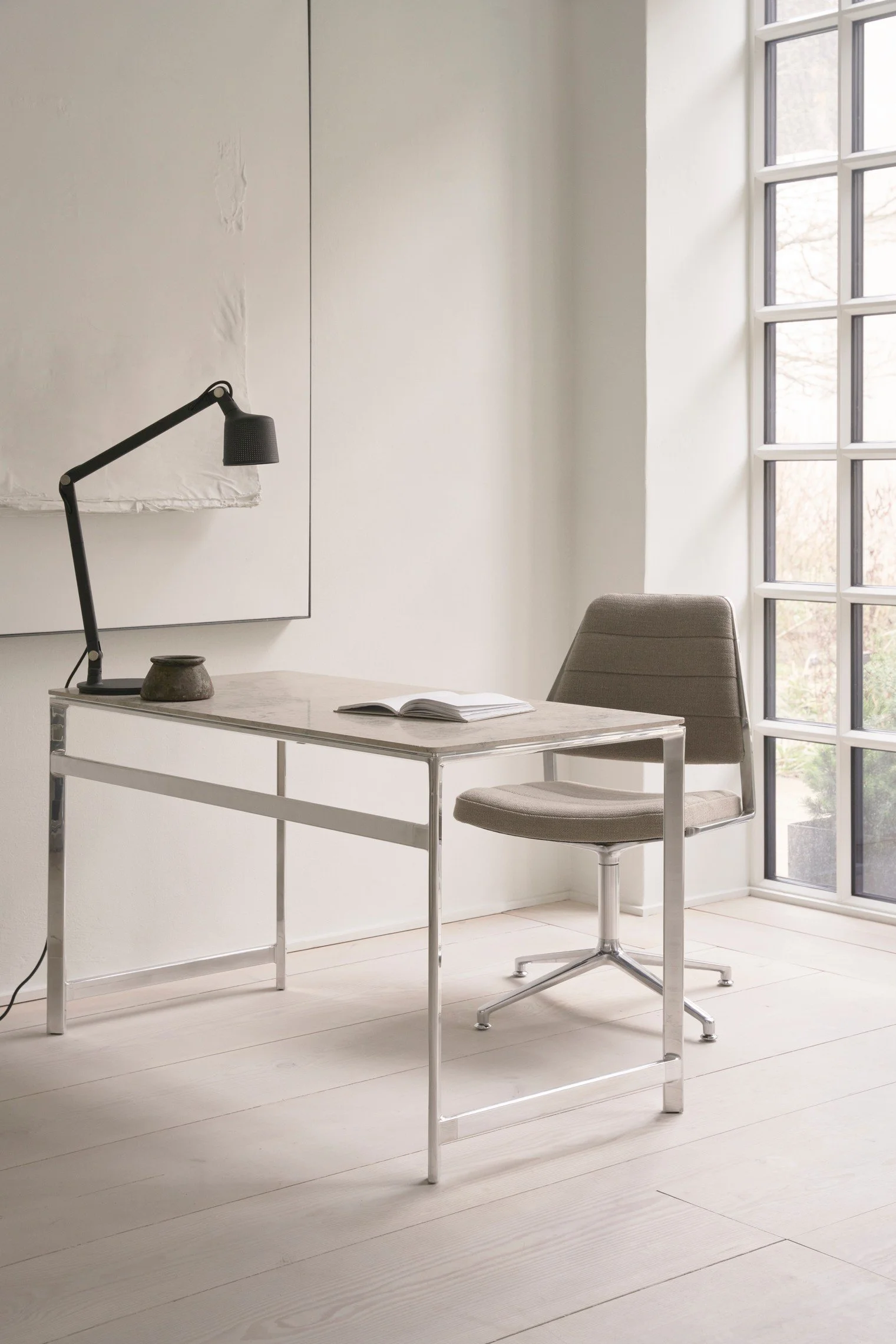 vipp454-swivel-chair-alu-tide-gliders-01.jpg