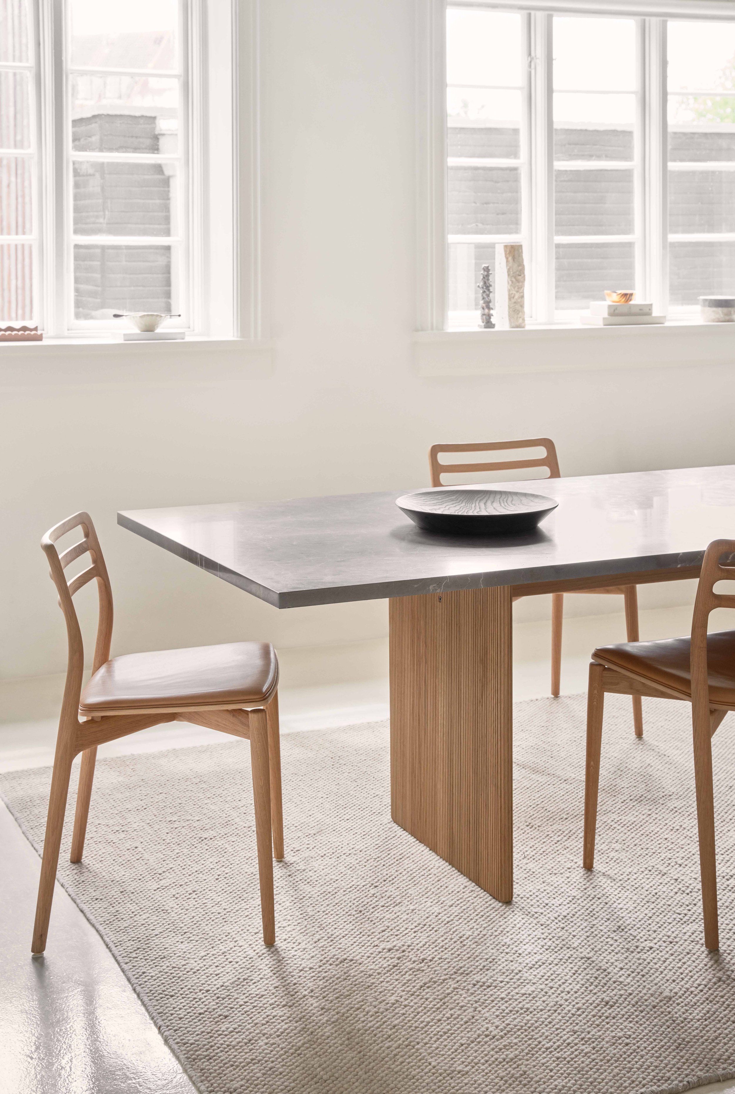 vipp-496-cabin-square-table-pietragrey-marble-light-oak-01.jpg