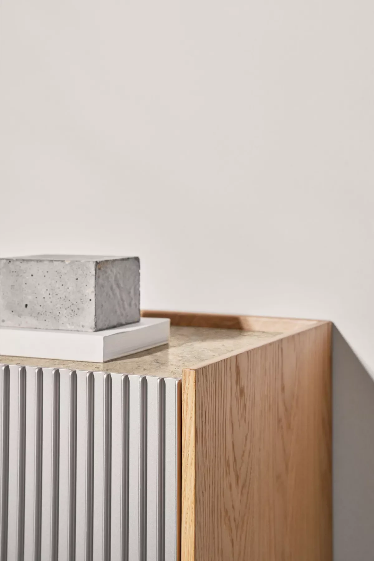 vipp-675-cabinet-system-lightoak-jura-detail-01.jpg.webp