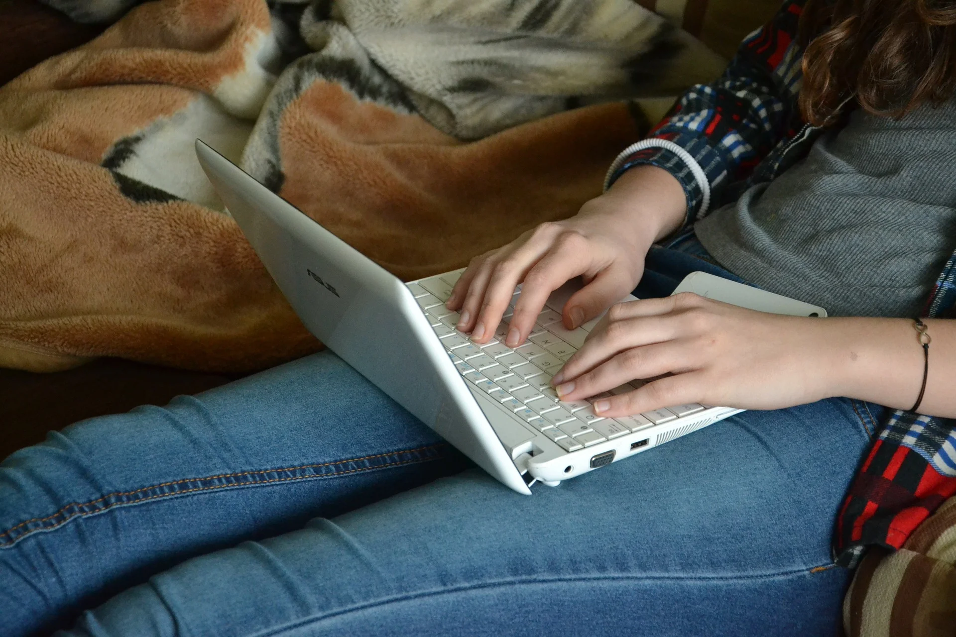 Scrivere da altri per altri: l'autorialità illegittima della fanfiction online - di R. Nicassio