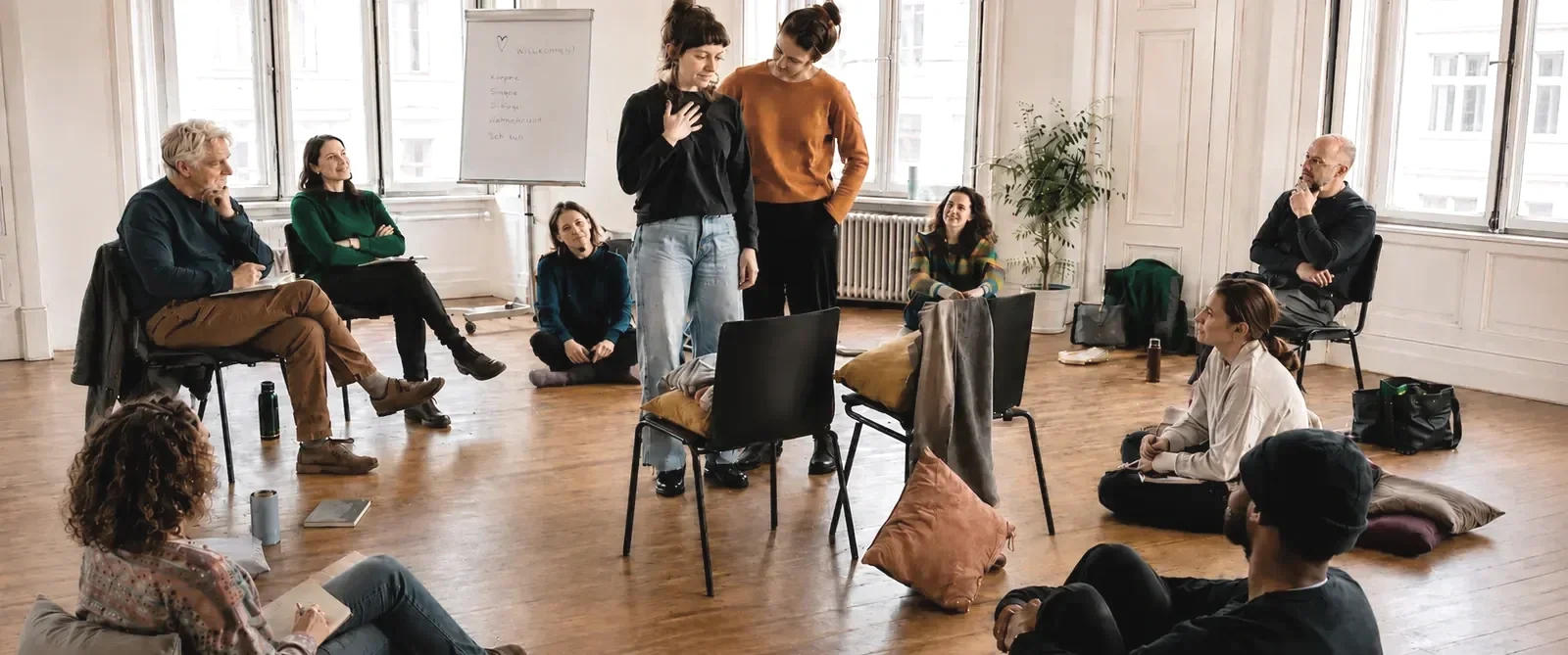 gemeinsamer_austausch_im_workshop_kreis.webp