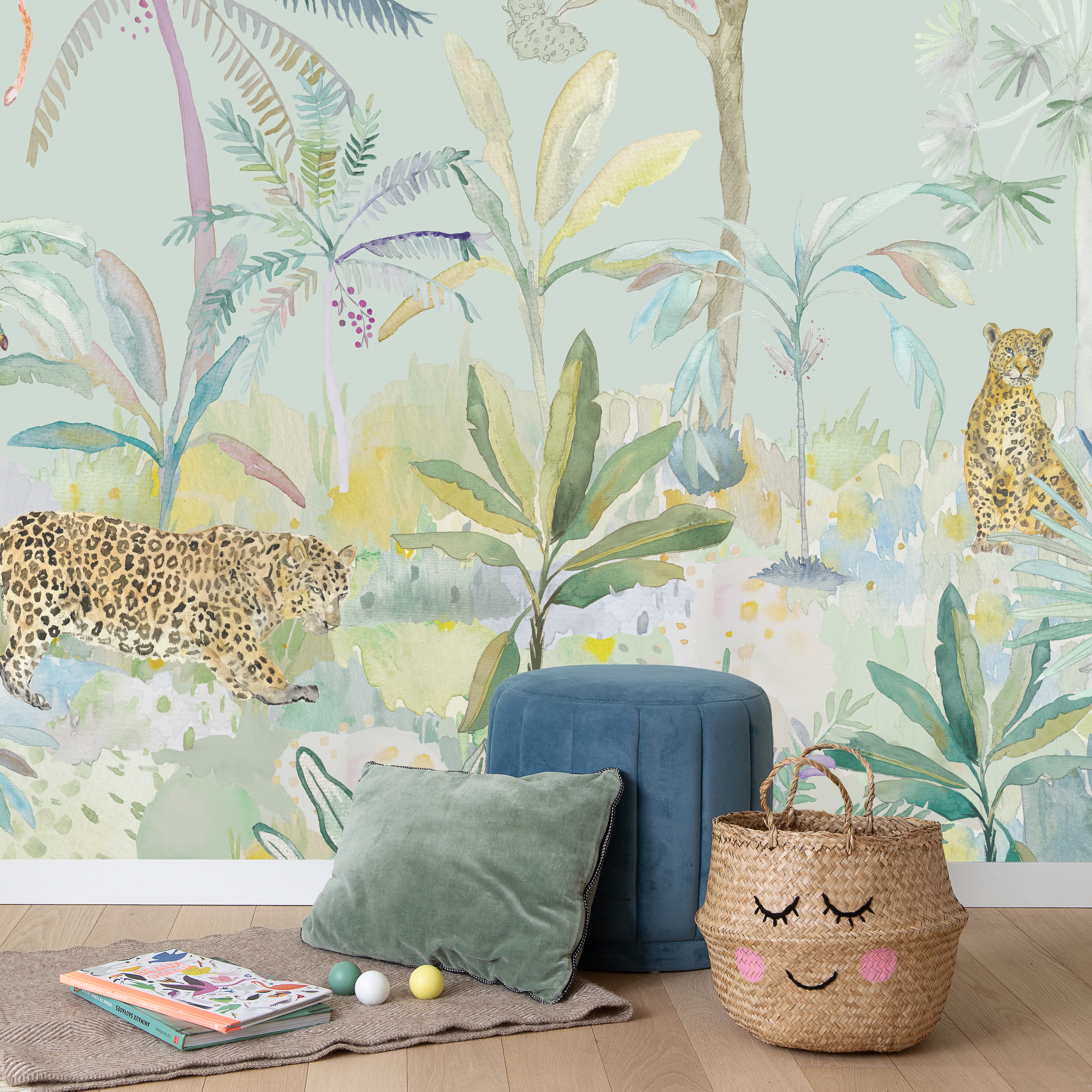 SELVA_Kariokas_Wallpaper_Panoramic_Green_Anis_Leopard_Jaguar_Bedroom.png