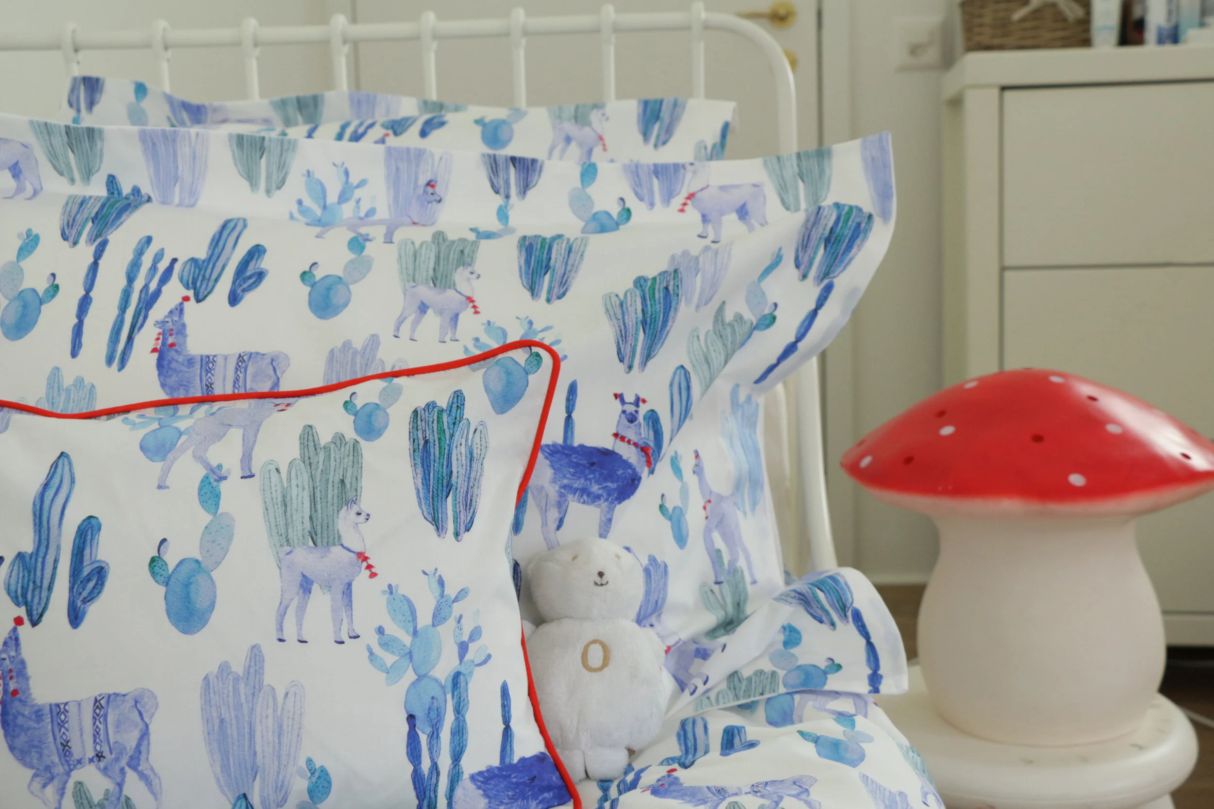 ALTIPLANO_BEDLINENS_Blue_Lama_AMBIANCE.jpg