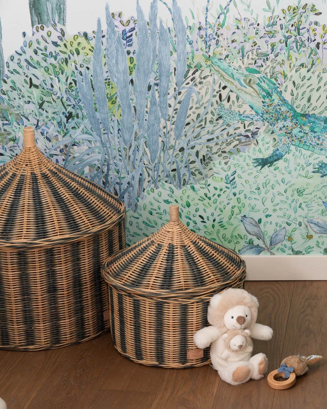 Every child&rsquo;s room is a world of dreams and imagination. 🌿✨
Our Laguna Blue panoramic wallpaper transforms spaces into a poetic escape where nature becomes part of the story.

Discover more at https://f.mtr.cool/grszcqnroj

Chaque chambre d&rs