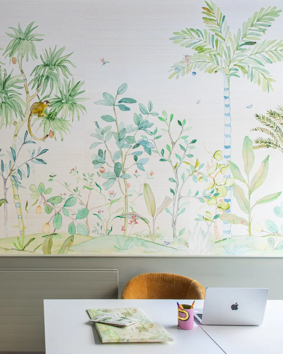 A new material joins the Kariokas universe ✨
Our new sisal wallpaper collection explores the dialogue between natural fibers, watercolor design, and light. Woven from plant-based sisal fibers, this textured material brings depth, warmth, and an organ