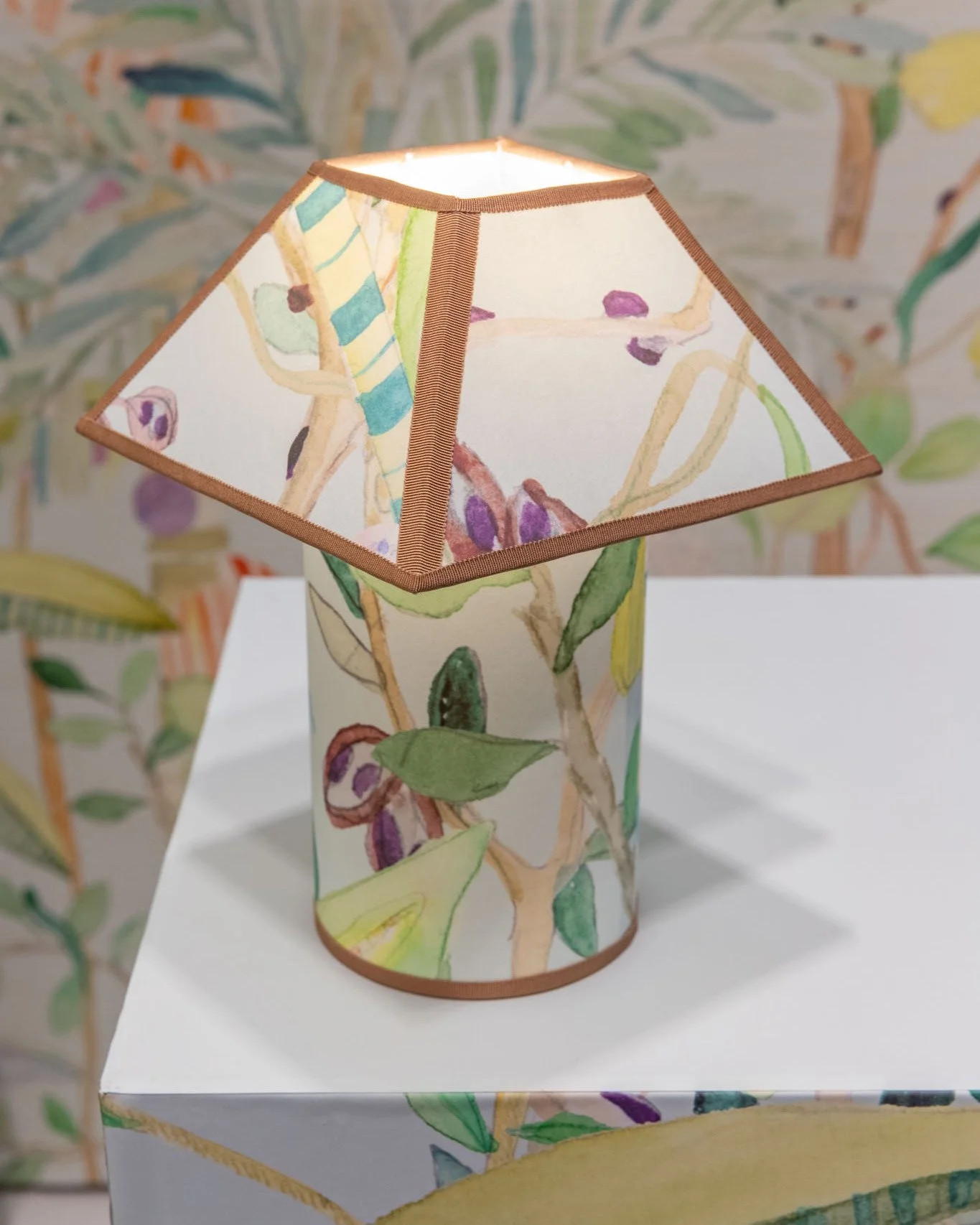 What if wallpaper stepped beyond two dimensions and embraced the full potential of 3D?
In collaboration with @contrejour.geneve , we explored a new way of bringing our designs to life.

This delicate lamp, crafted with our Ubatuba wallpaper, transfor