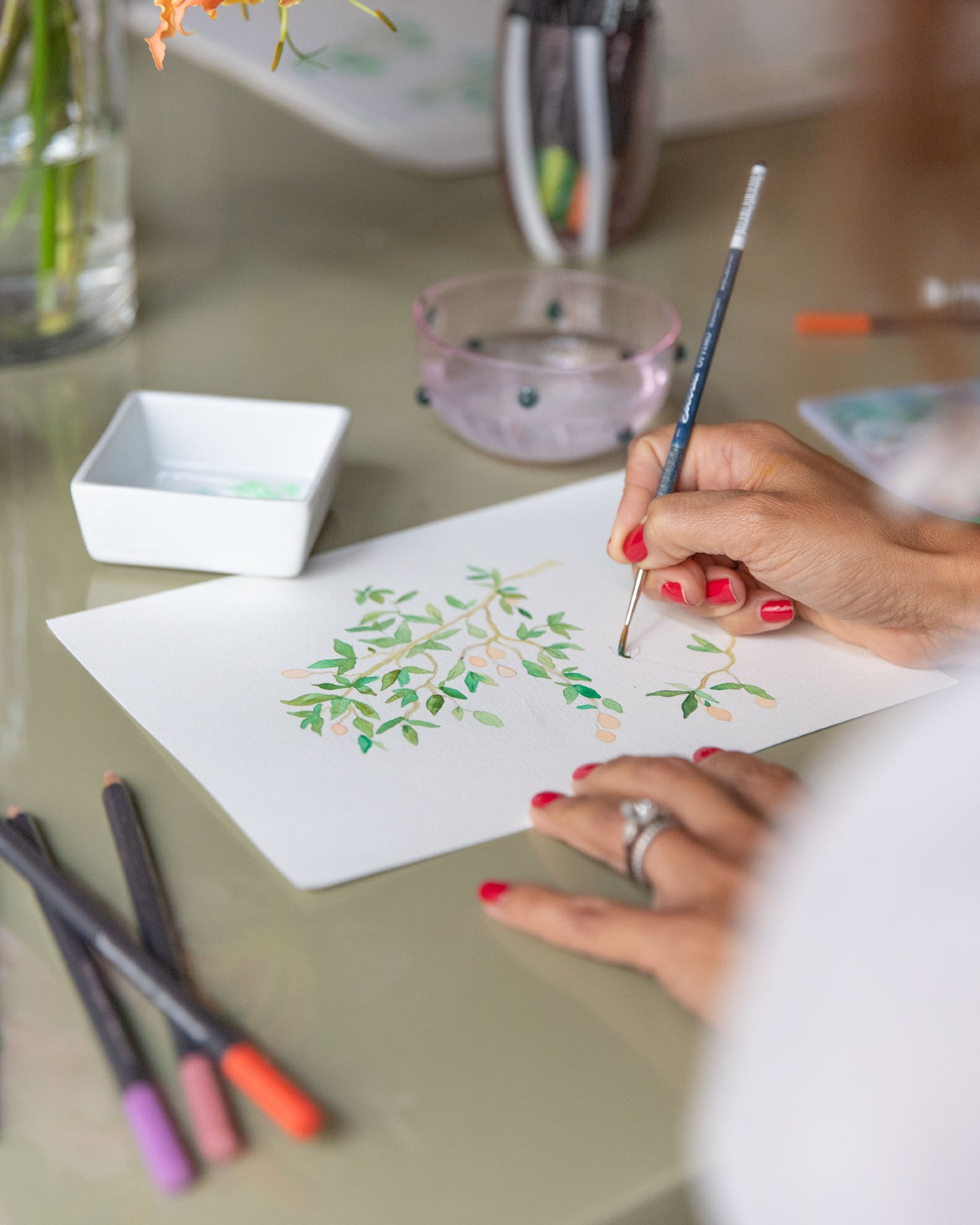 Behind every Kariokas pattern, there is first a gesture.
The creative process begins with watercolor painting, where each element is hand-drawn individually, with care and intention.

Flowers, foliage, shapes&hellip; each detail is then digitized and