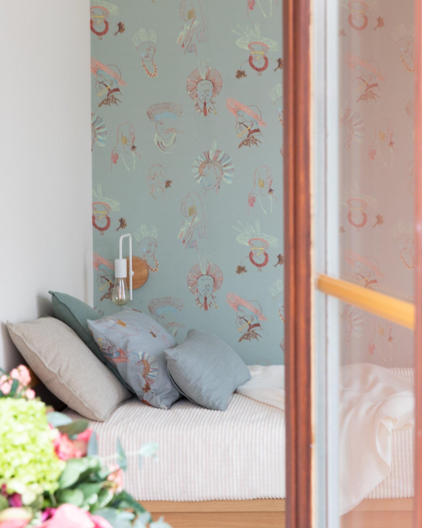 Indigenous peoples represent just 5% of the world&rsquo;s population, yet they protect over 80% of its biodiversity. This is not by chance, but through deep wisdom, care, and an enduring connection to the land.
&ldquo;Cinco&rdquo; is named for that 5