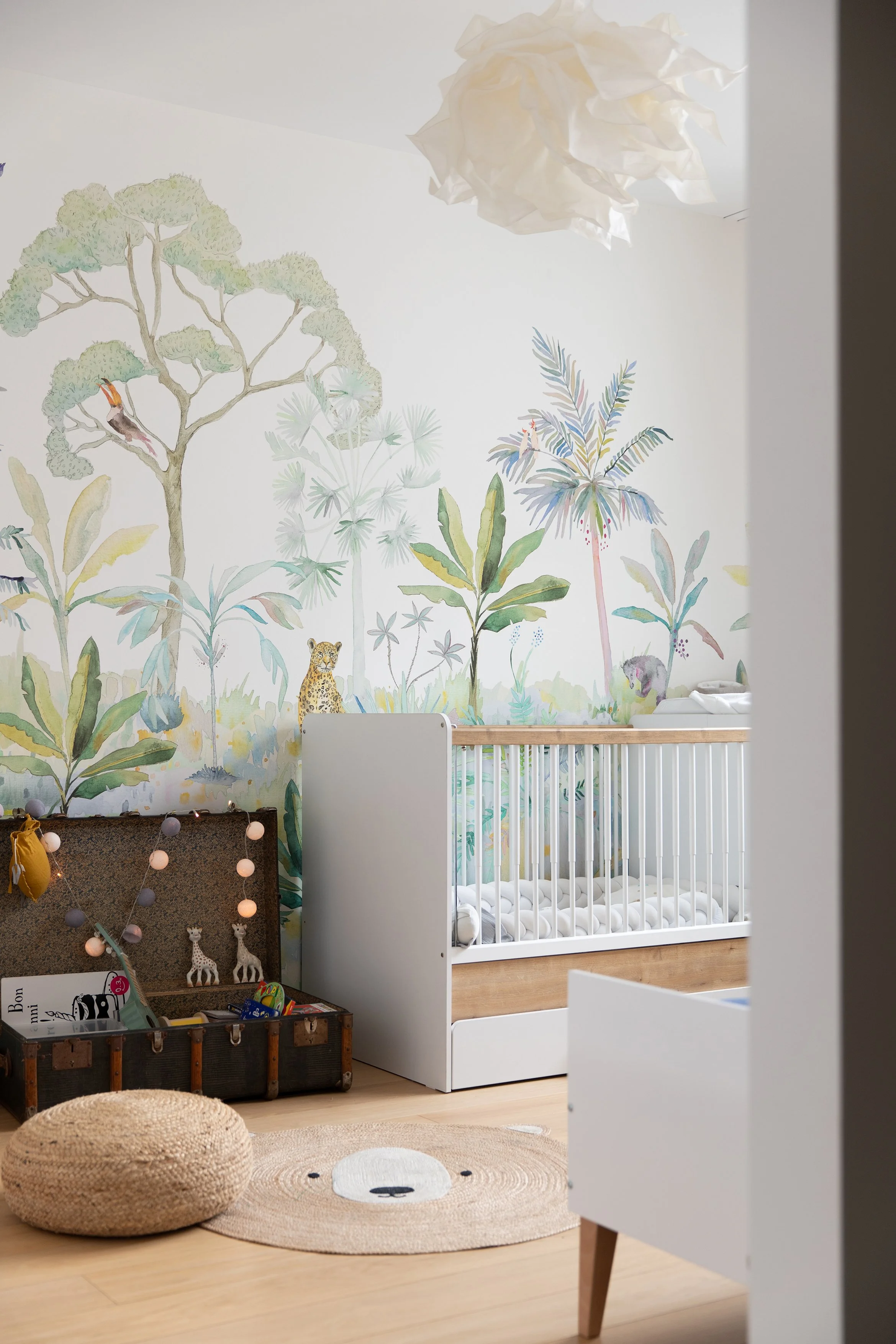 SELVA_Kariokas_Wallpaper_Panoramic_White_Leopard_Jaguar_Nursery.jpg
