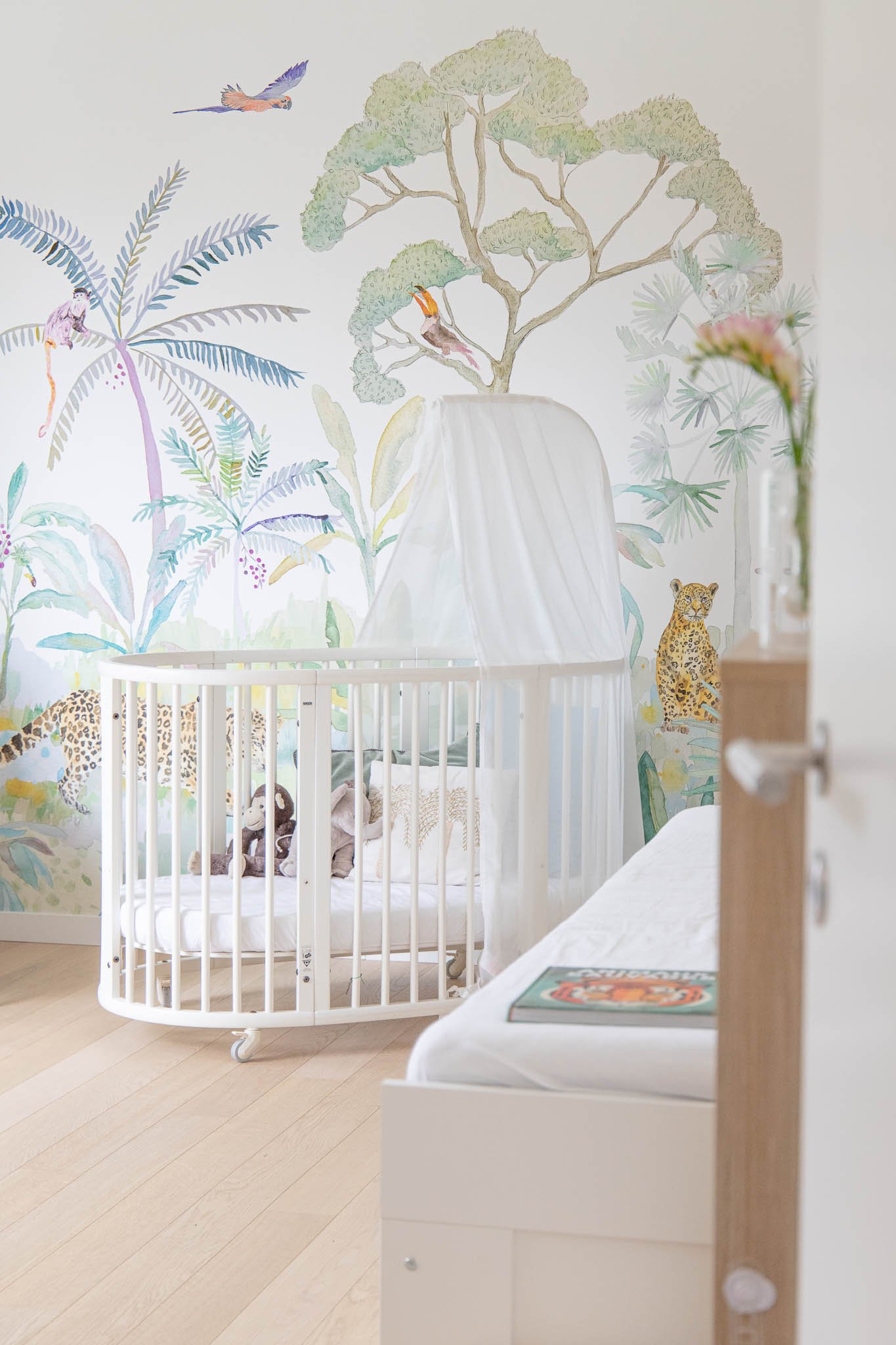 SELVA_Kariokas_Wallpaper_Panoramic_White_Leopard_Jaguar_Nursery2.jpg