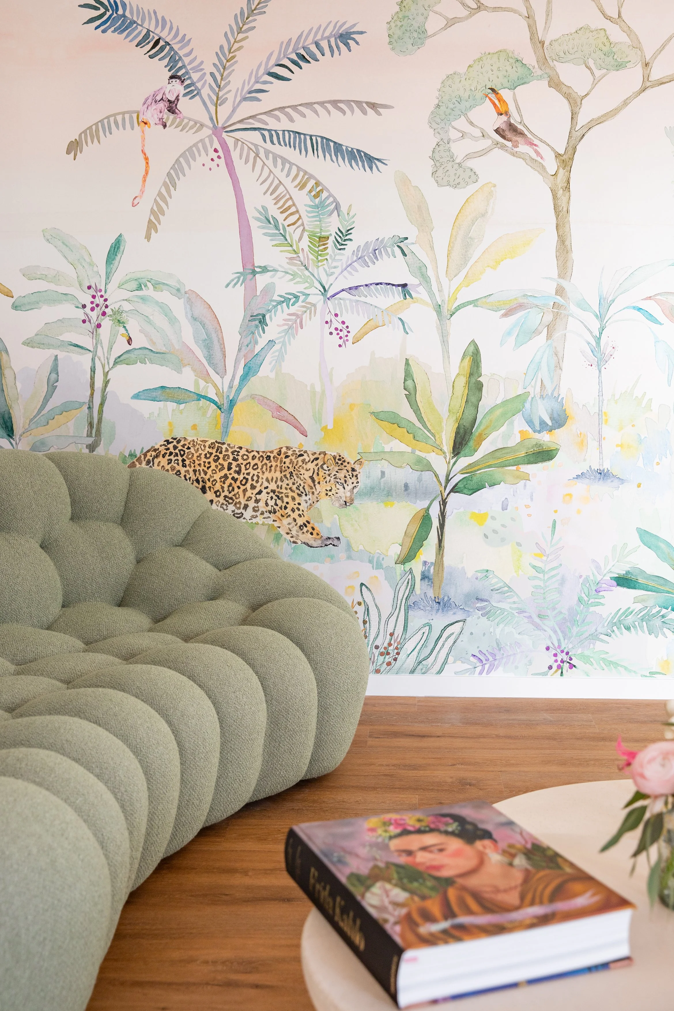 SELVA_Kariokas_Wallpaper_Panoramic_Pink_Leopard_Jaguar_Living_Room.jpg