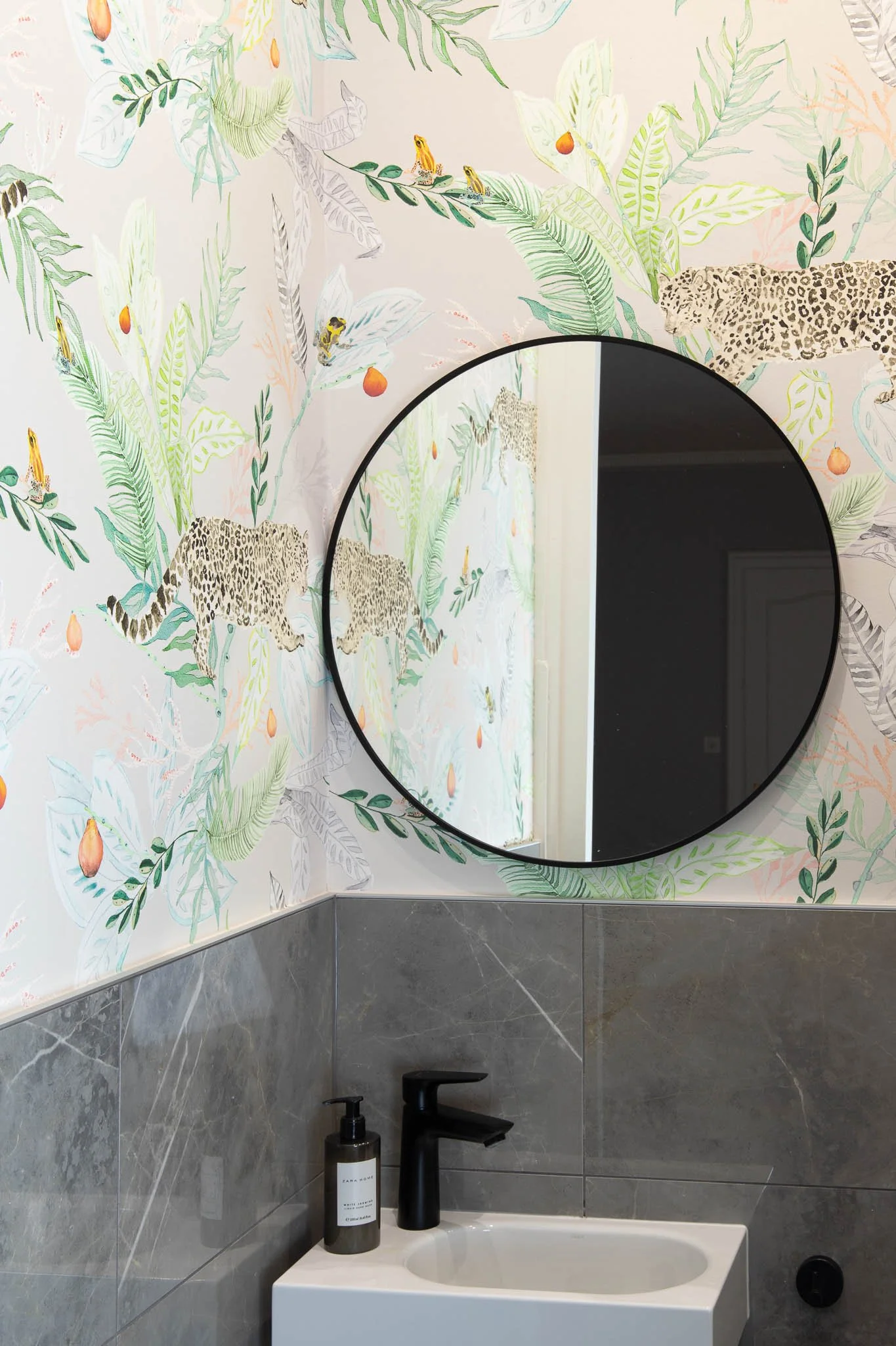 ORILLA_Kariokas_Wallpaper_Pink_Grey_Green_Jaguar_Leopard_Bathroom.jpg