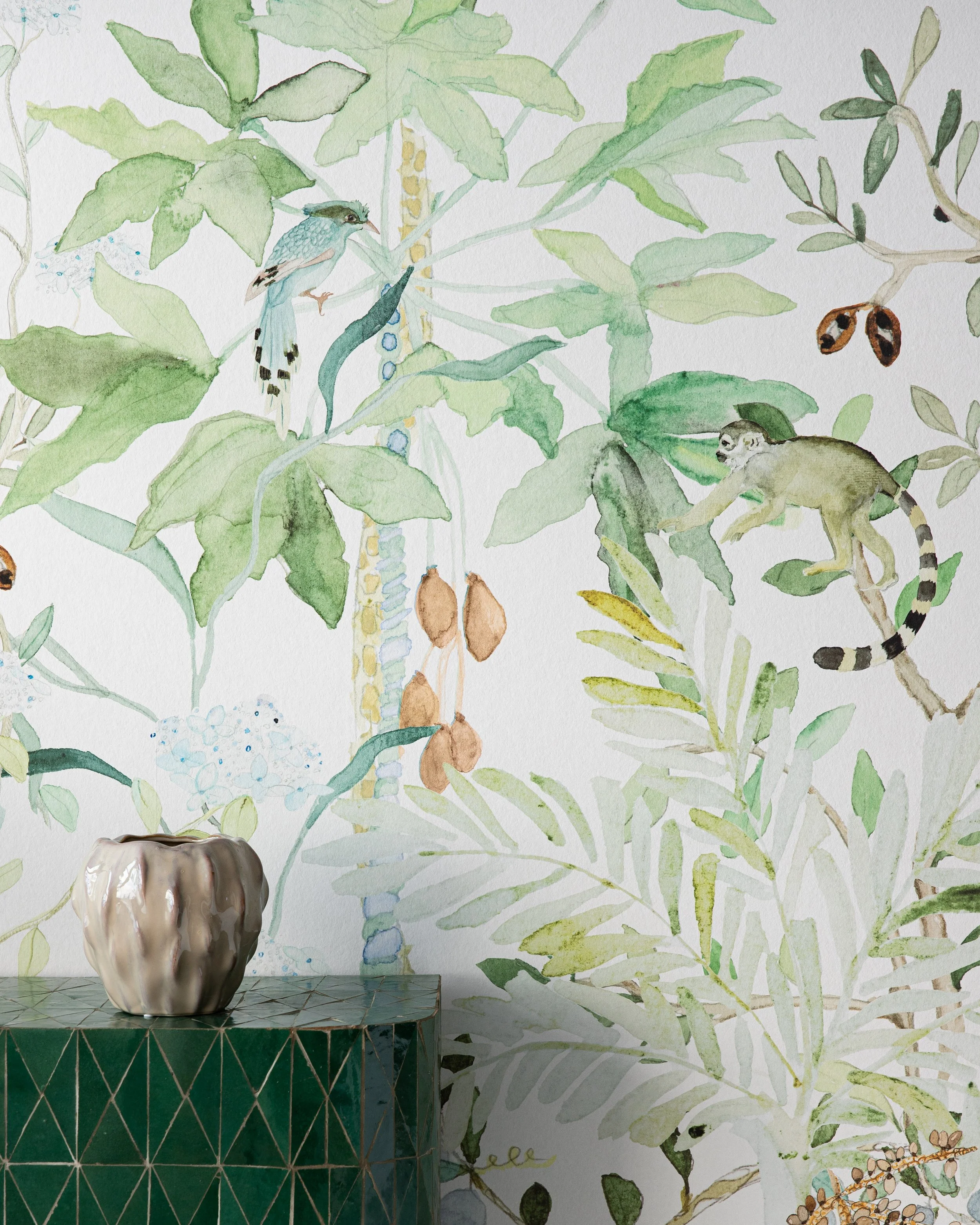 TROPICALIA_Kariokas_Wallpaper_Panoramic_Light_Beige_Monkeys_Birds_Zoom.jpg