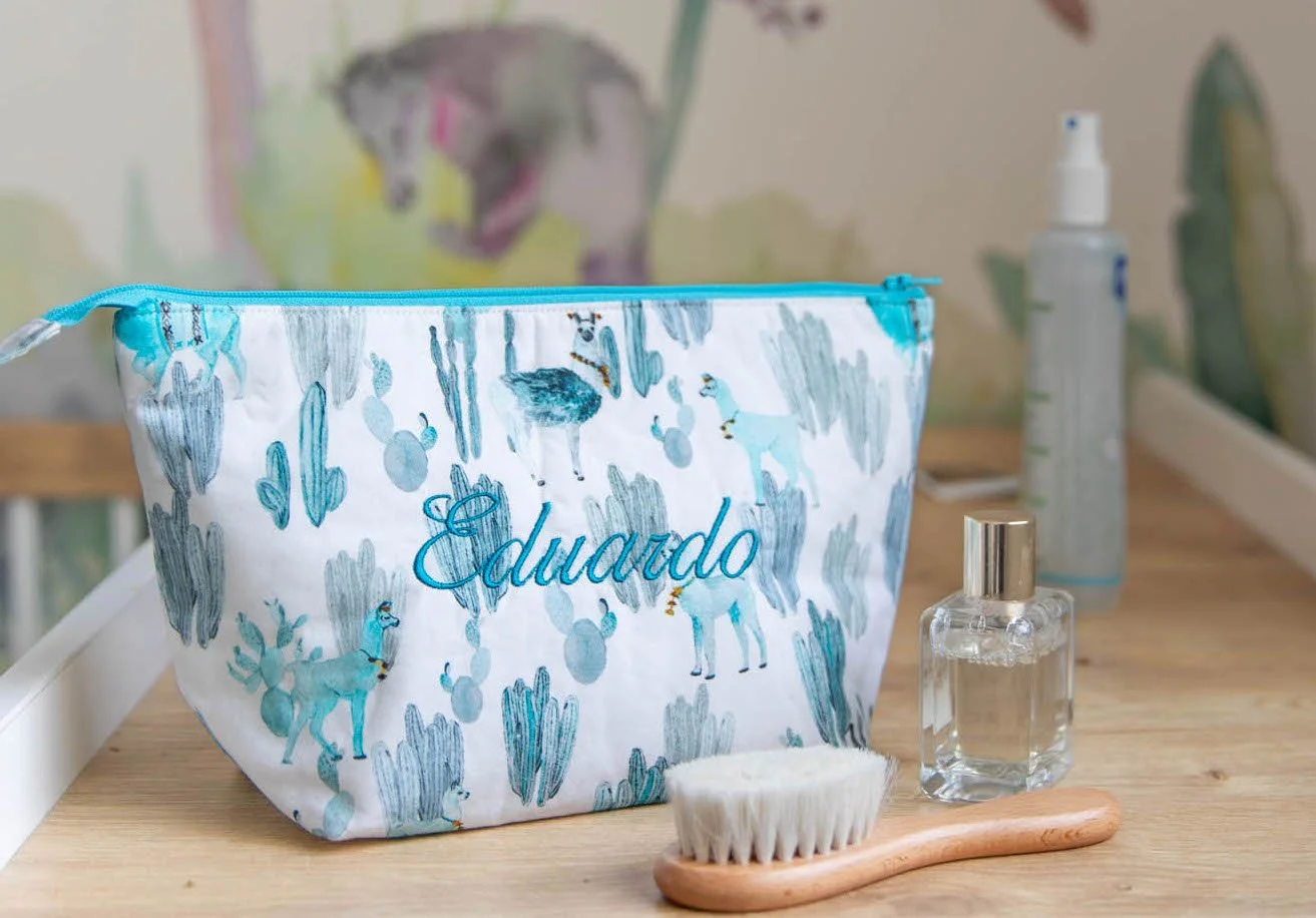 Altiplano-lamas-cosmetic-bag-cactus-kariokas.jpg