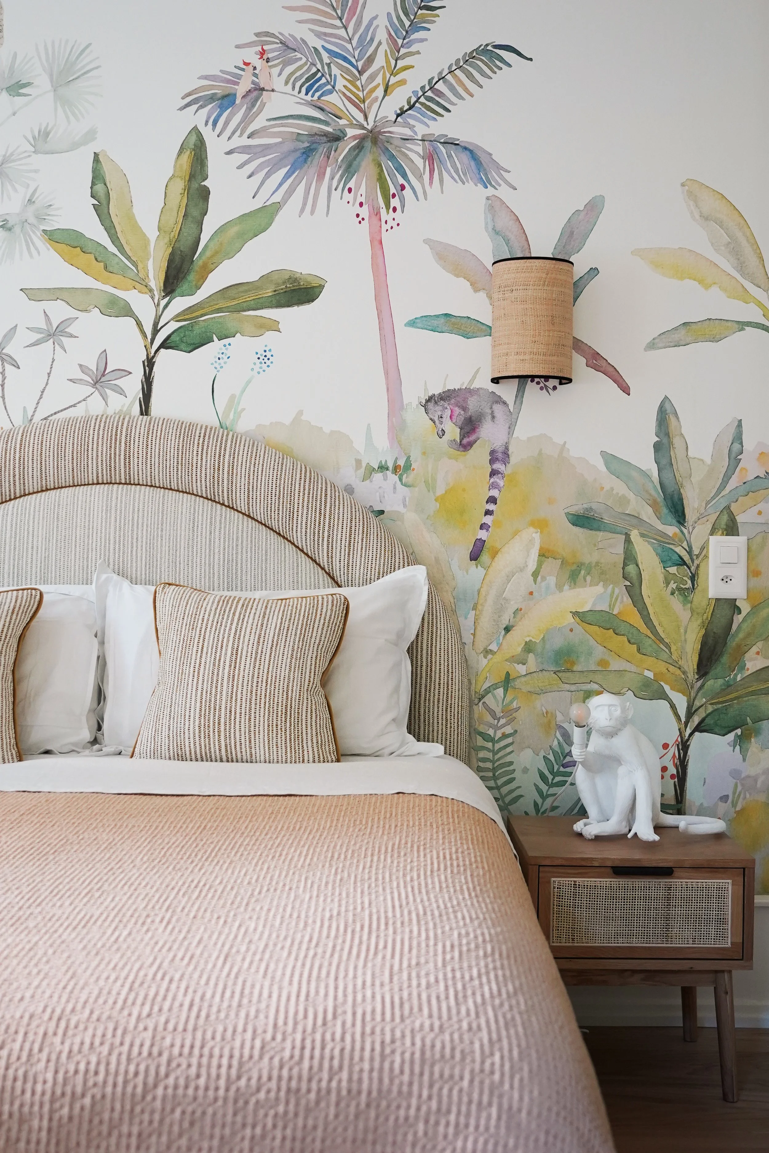 SELVA_Kariokas_Wallpaper_Panoramic_White_Leopard_Jaguar_Bedroom.jpg