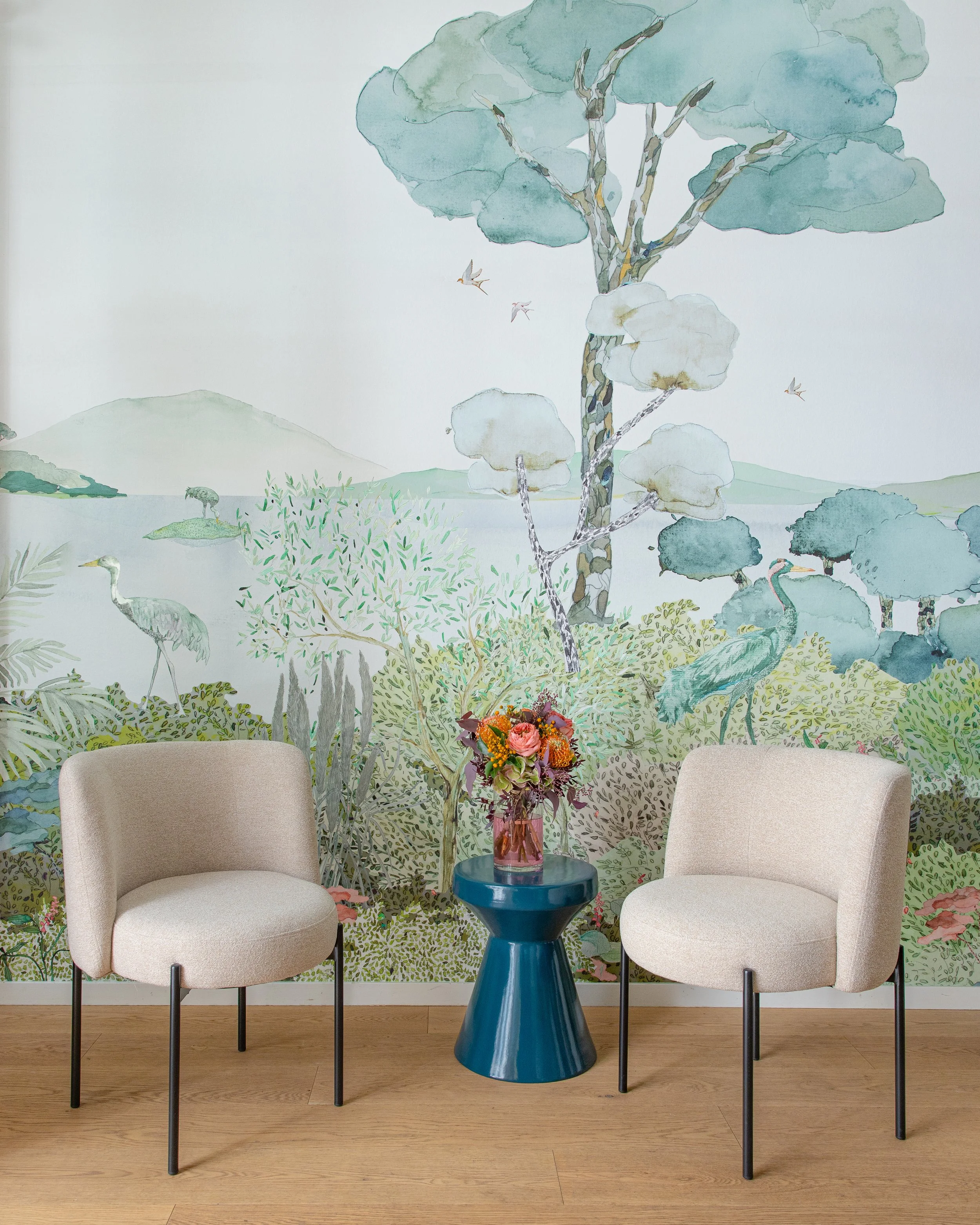 LAGUNA_Kariokas_Wallpaper_Panoramic_Green_Birds_Living_Room.jpg