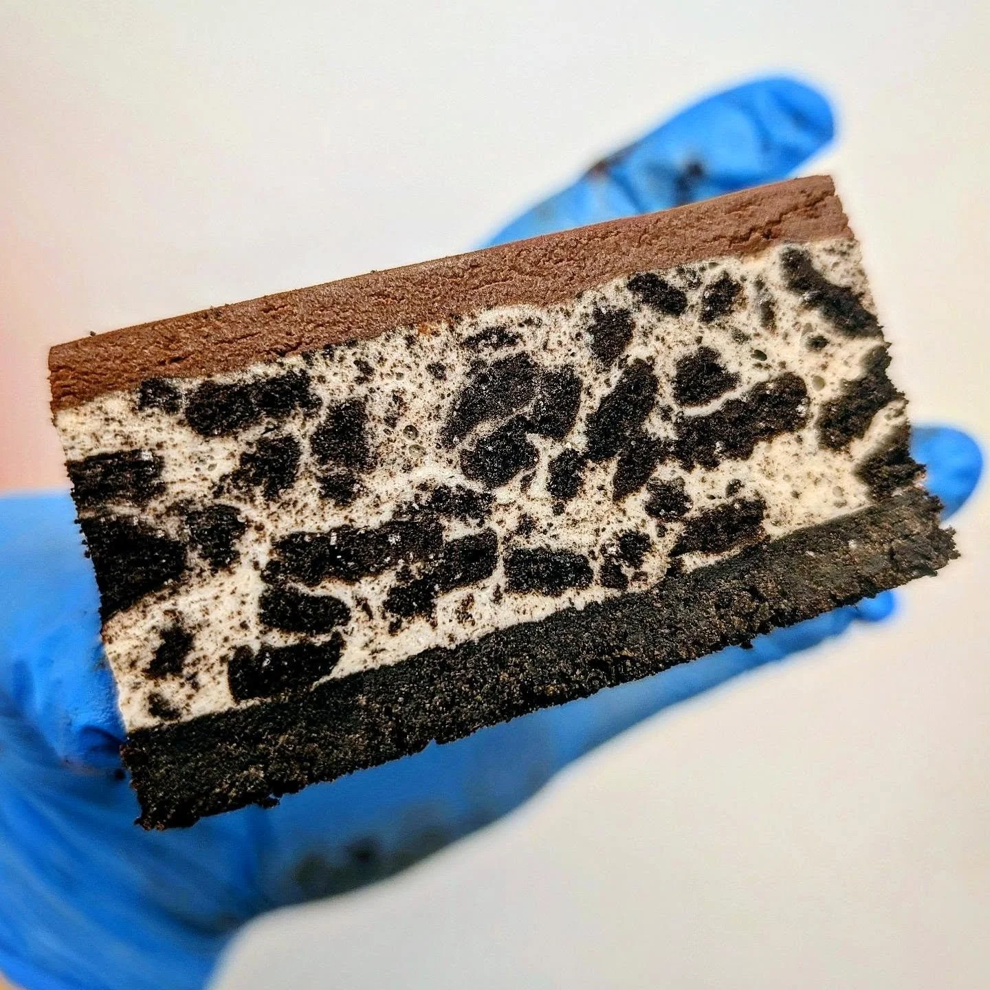 Oreos just hit different, right! I've always been a fan, and now my little man is too 🤭but when paired with marshmallow and a  sour cream ganache, oh my days 🤌#oreo