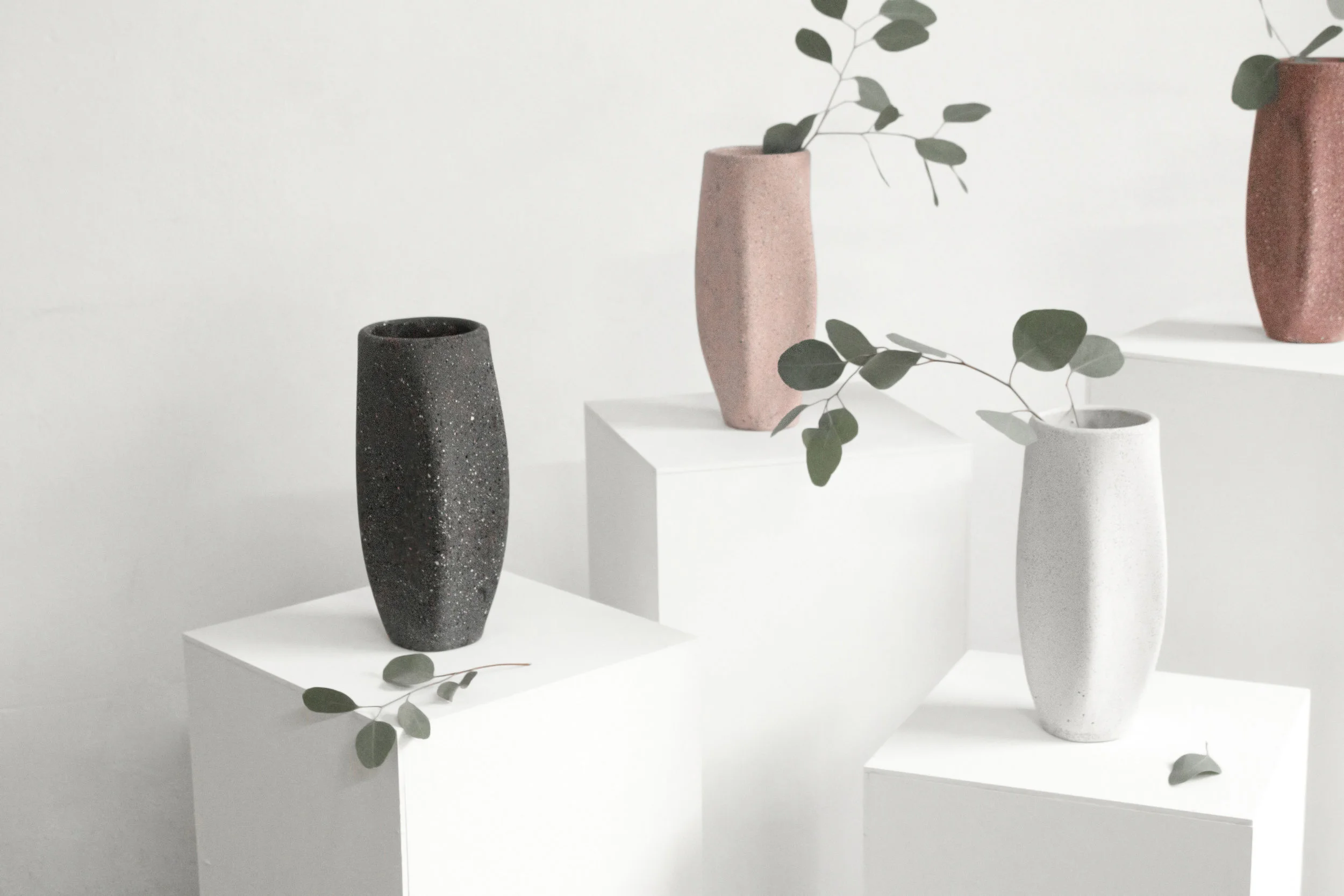 2017 DESIGN WEEK MEXICO La Galeria Mexicana de diseño creates a series of vases with the cantera palette @Inedito.