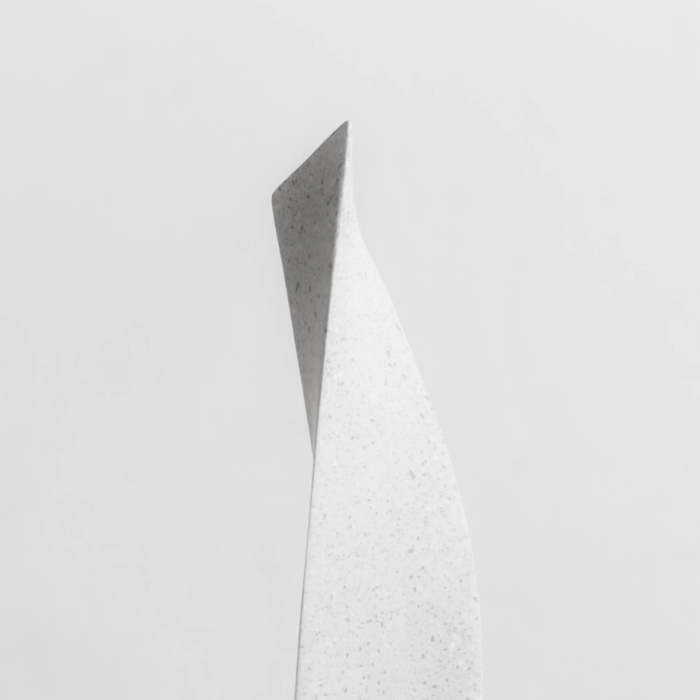 STONE INSPIRED BY CERAMICS The use of the new MAGMA® in white represents the innovation and the weight of the women in a unique and collectable design piece.