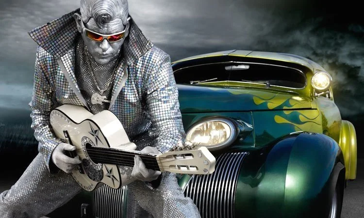 Silver Elvis: Living Statue 