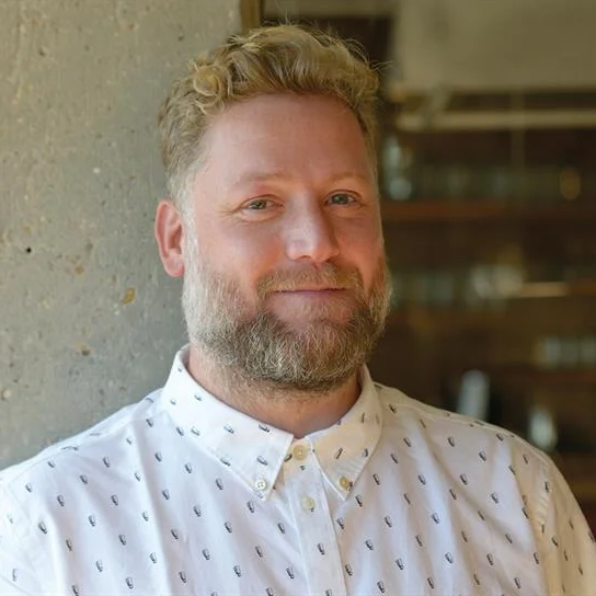 DAVE MONK DEPUTY ECD - GREY LONDON Dave joined Grey in 2010 and, as well as his role as deputy ECD, oversees creative output across the News UK account. He's been responsible for several high-profile campaigns including Get Involved for The Sun, which launched an entirely new brand idea and strapline for the UK's best-selling paper; the eye-catching Fashion Royalty for the Sunday Times Style, which re-launched the magazine and was written about everywhere from The Daily Mail and Buzzfeed to The Washington Times and NBC; and The Changing Face of Wealth, promoting the 25th anniversary of the influential Sunday Times Rich List. Before life on Hatton Garden, Dave was at BBH for 11 years from placement to board director. He's won Cannes Lions, Campaign Poster and Press awards, British Arrows and has been a proud member of D&AD since 2001 for a poster campaign involving a sex-pest cement mixer. His ethos? With a sturdy hook and an incredible frock, you can make an 18 stone truck driver want to dress up.