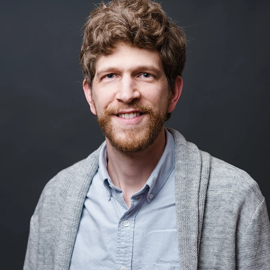 Auteur_Adam_headshot.jpg