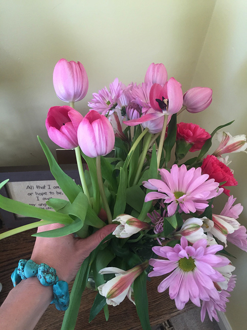 { There's nothing I love more than a fresh bouquet of flowers. Ok, maybe wine, but you get the idea. }