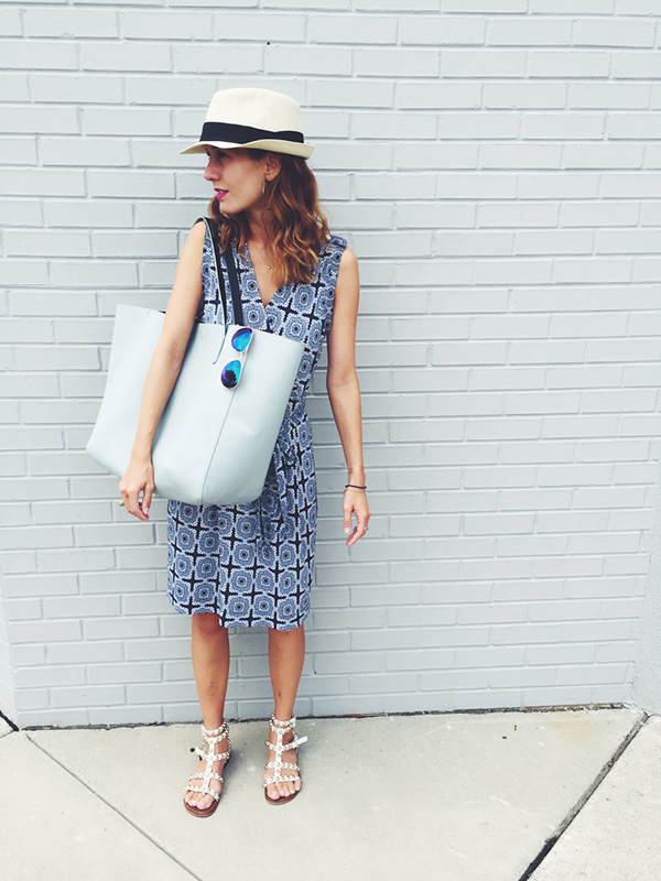 { Dress: Banana Republic / Gladiators: Sam Edelman / Ring: David Yurman / Lips: Smashbox ' Punch Drunk ' / Earrings: Michael Kors }