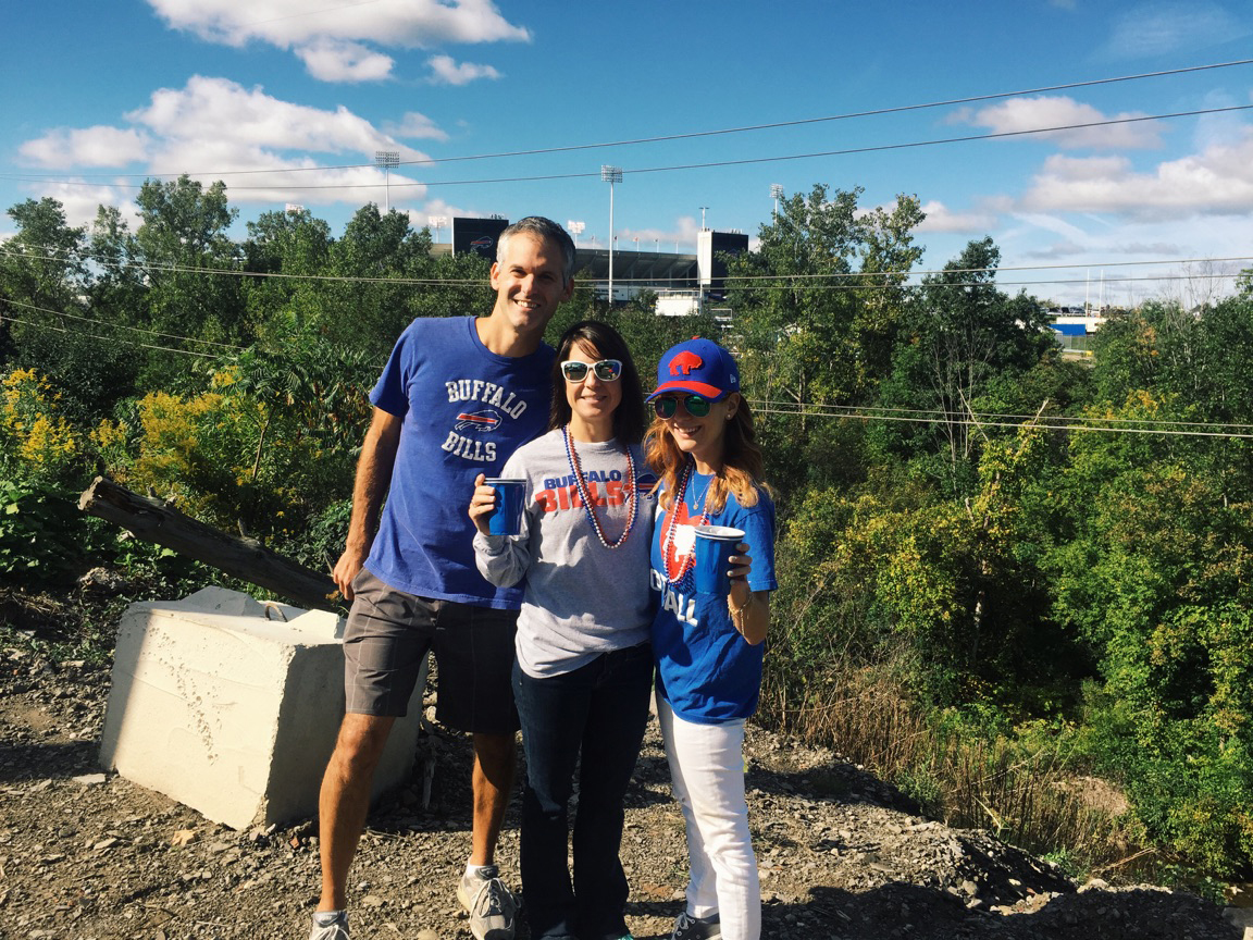 { 1st official Buffalo Bills game with the famzo. }