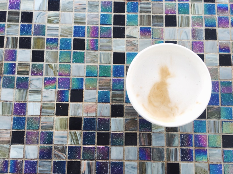 { This table was too pretty not to photograph. }