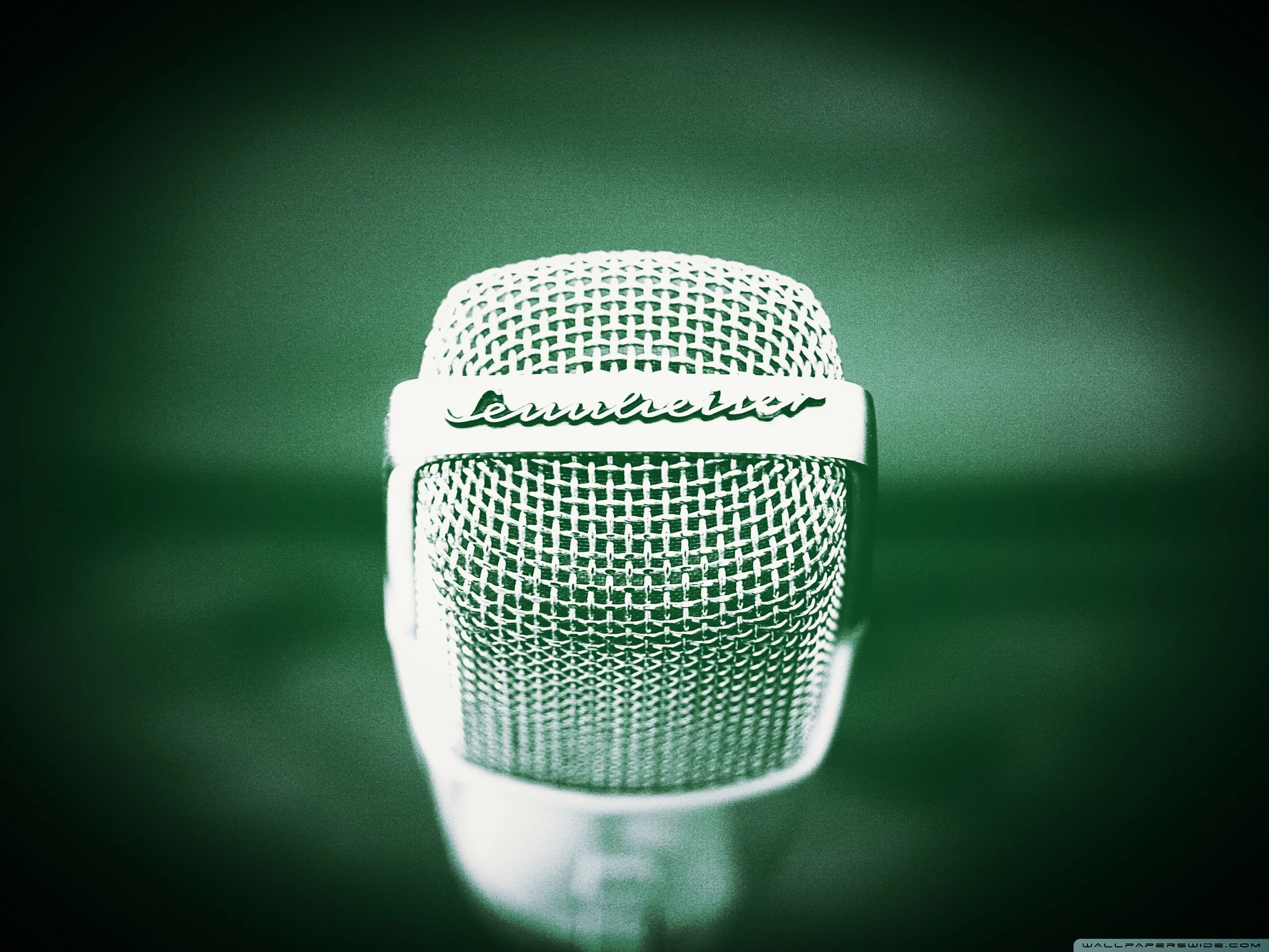 talk_2_the_mic-wallpaper-2560x1920.jpg