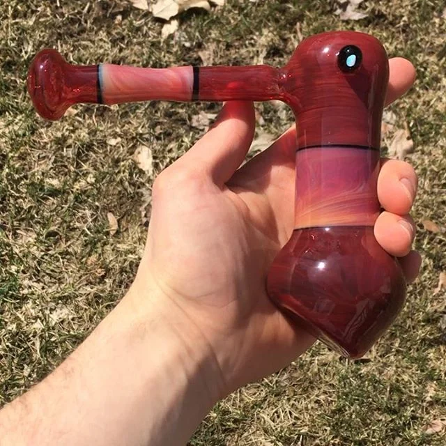 Red hammer bubbler featuring a 3 hole perc and white opal. Function is on point. 💦 I don&rsquo;t make many hammer bubblers but decided to make a batch to warm up for a custom one I&rsquo;ll be starting today! ☀️ #glass #glassofig #functionalglassart