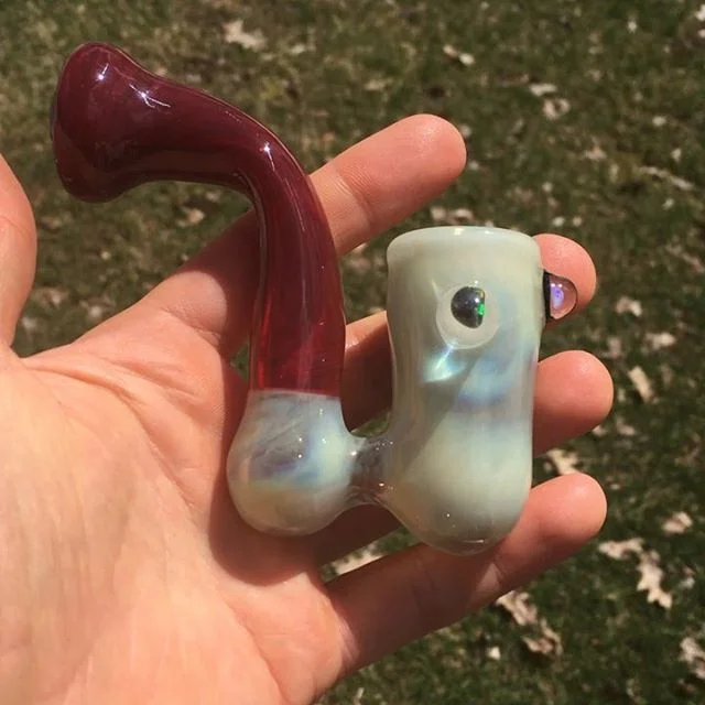 Hand mixed red and cloudy blue Sherlock with black and white opals. Nice change up of pace from the water pieces I&rsquo;ve been working on. ✨

#glass #glassofig #glassart #functionalglassart #Sherlock #blackopal #whitopal #heady #headyglass #420