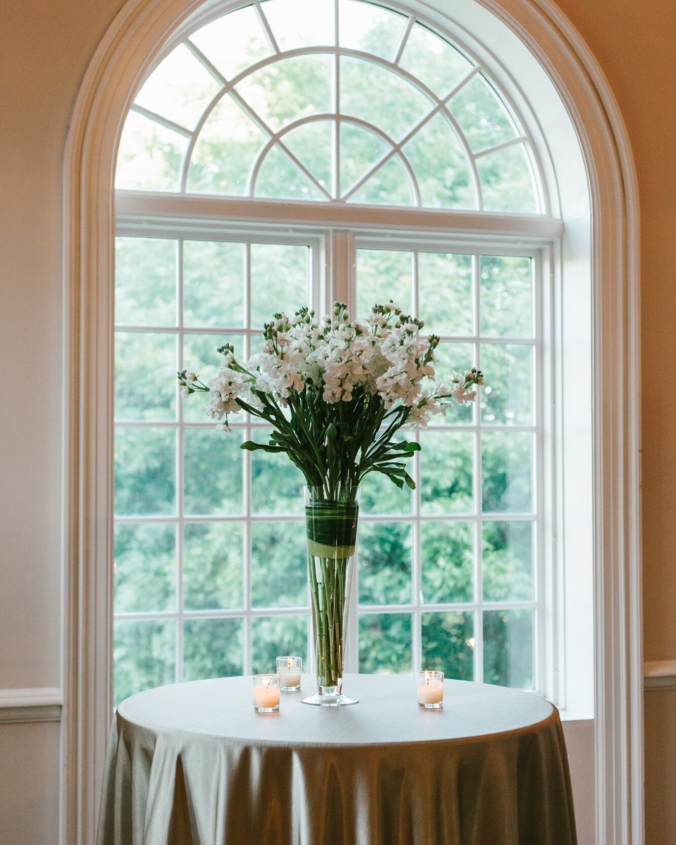 Classic white and green floral arrangements. We are obsessed with the textures and shapes composed by the talented team at Charleston Street.

Event Design and Coordination Greg Boulus Events 
Floral and Paper @charlestonstreet 
Photography @markwill